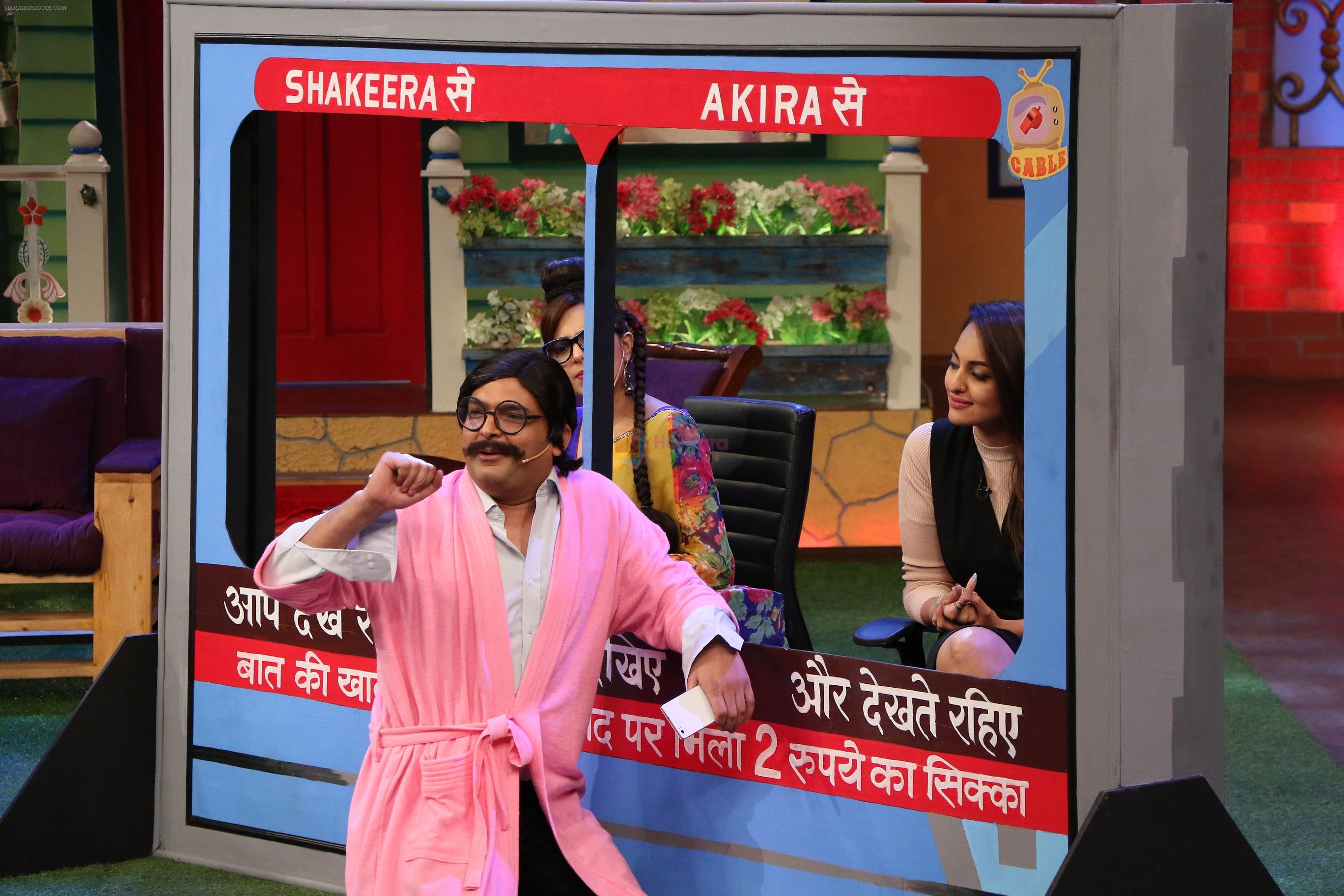 Sonakshi Sinha on the sets of The Kapil Sharma Show on 16th Aug 2016