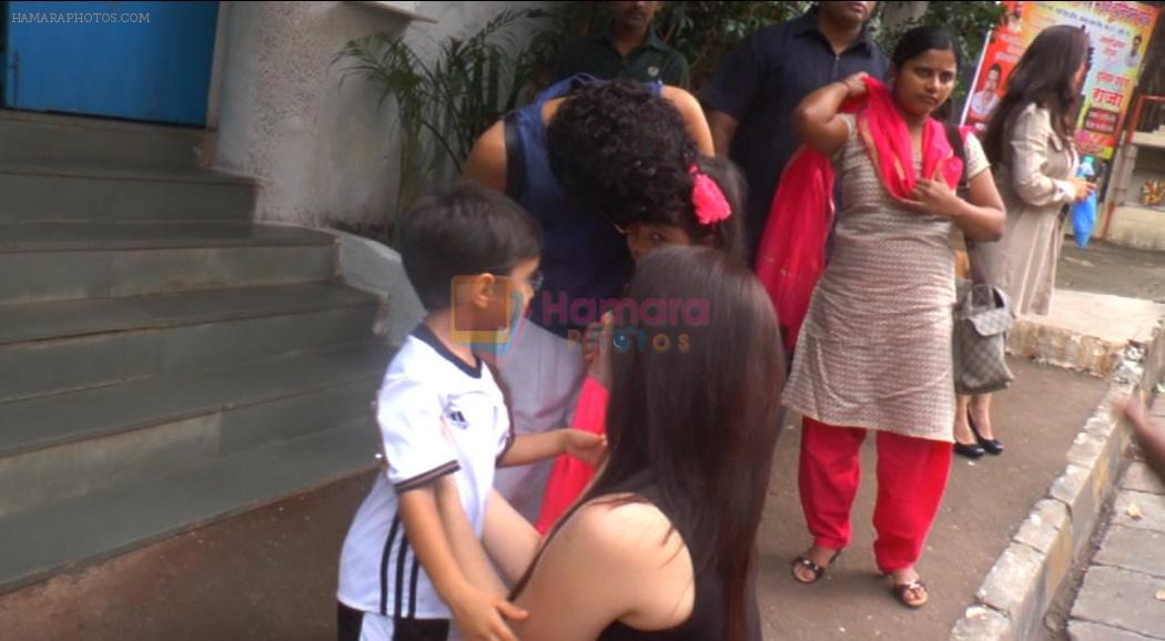 Aishwarya Rai Bachchan, Kiran Rao at Vidya's kids bday bash on 18th Aug 2016