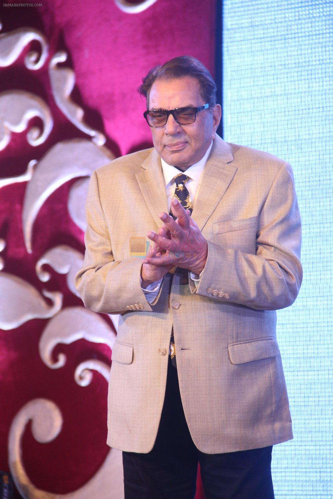 Dharmendra at Entertainment Trade Awards on 23rd Aug 2016