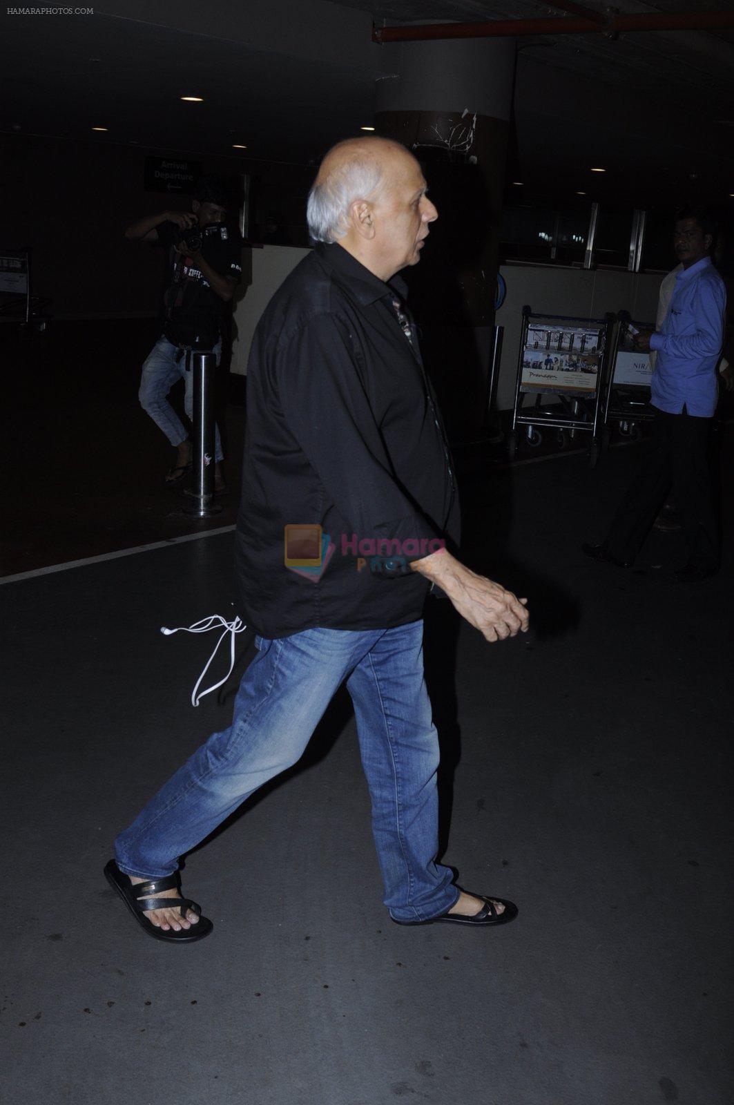 Mahesh Bhatt snapped at airport on 26th Aug 2016