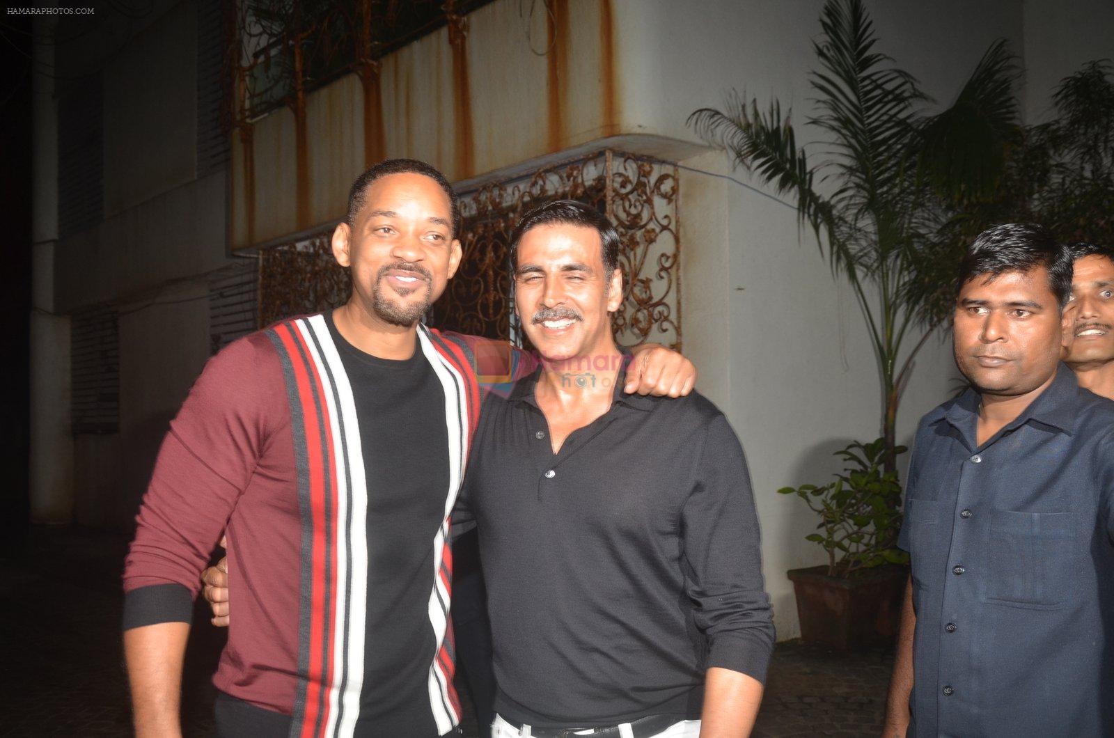 Akshay Kumar hosts a party in honour of Hollywood superstar Will Smith on 28th Aug 2016