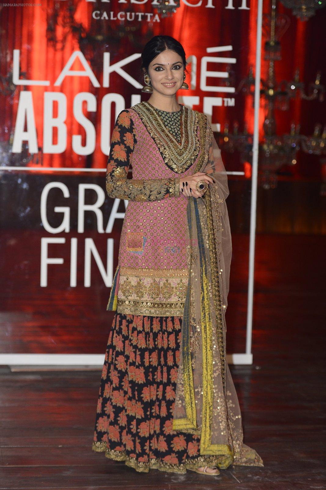 Divya Khosla Kumar at Sabyasachi Show Grand Finale at Lakme Fashion Week 2016 on 28th Aug 2016