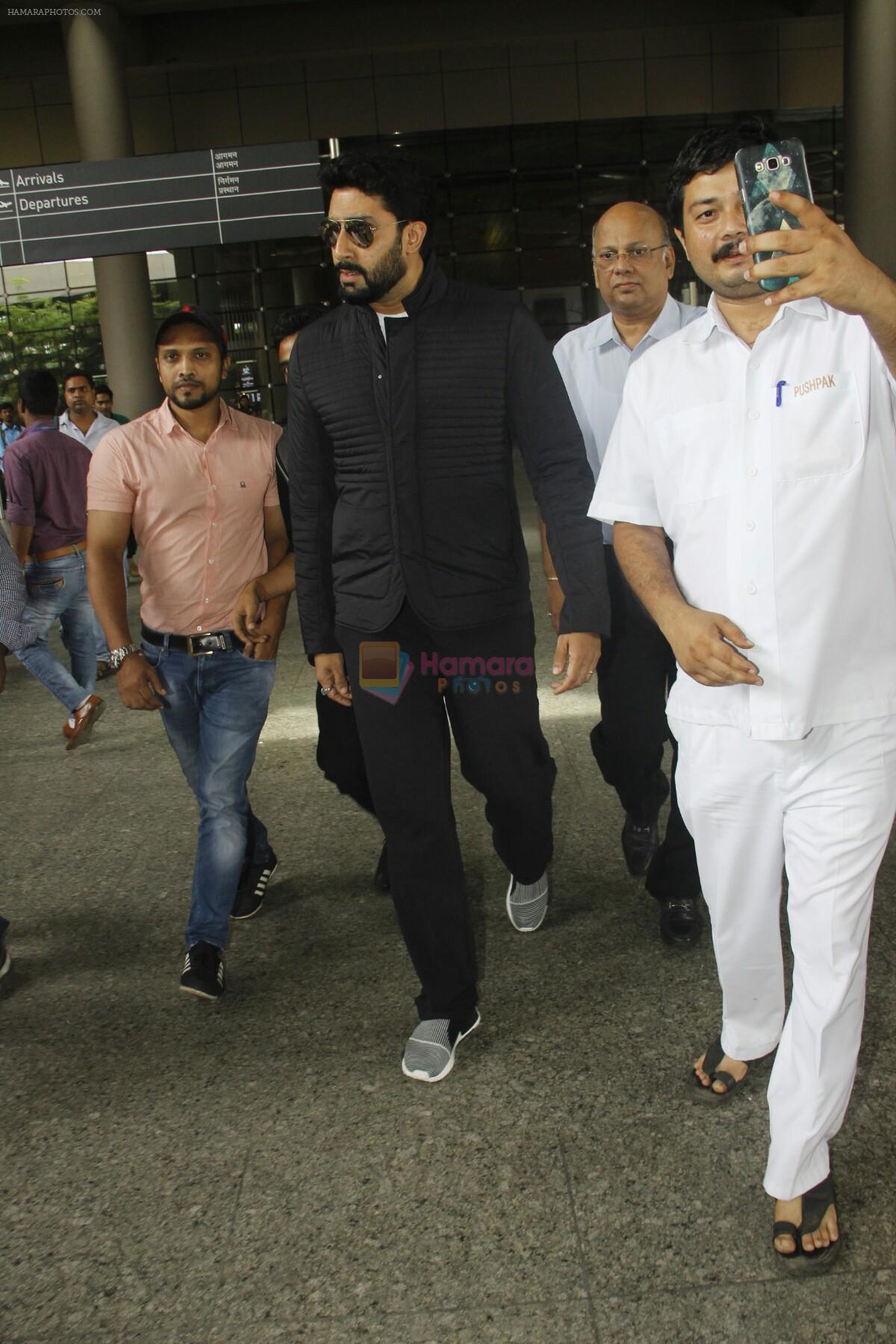 Abhishek Bachchan snapped at airport on 29th Aug 2016