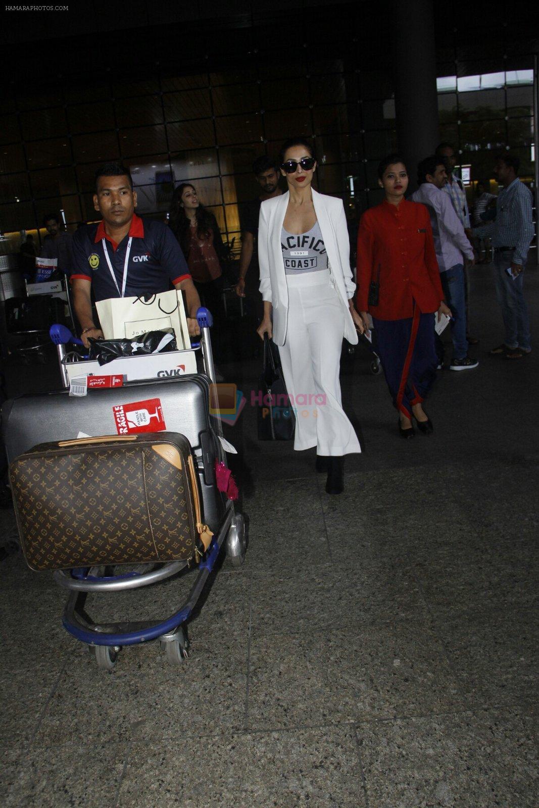Malaika Arora Khan snapped at airport on 30th Aug 2016