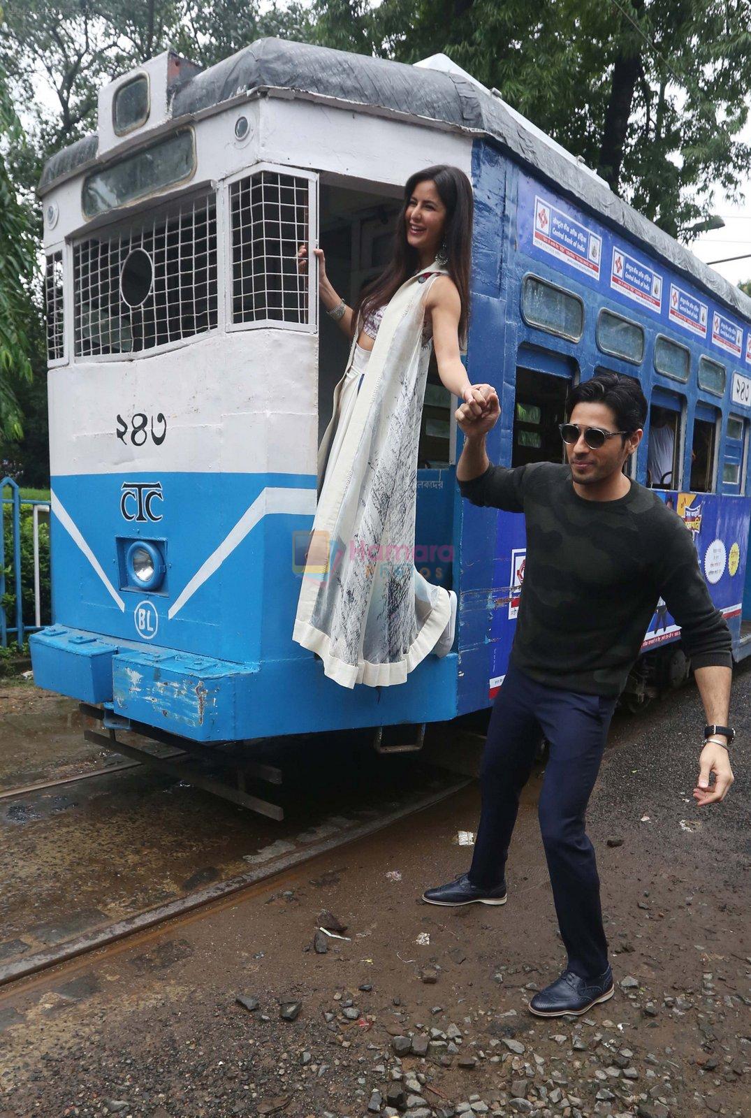 Sidharth Malhotra and Katrina Kaif in Kolkatta on 31st Aug 2016