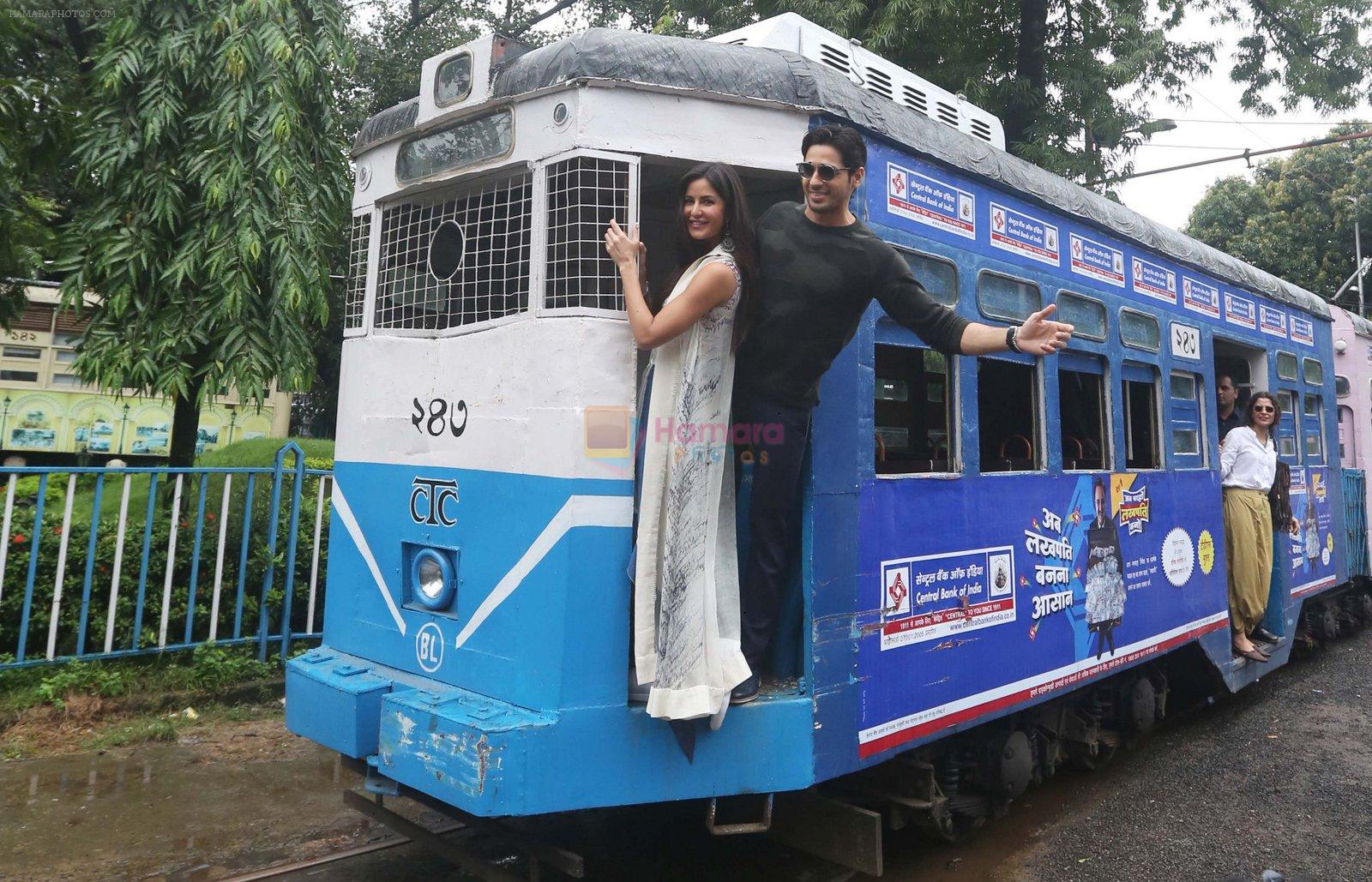 Sidharth Malhotra and Katrina Kaif in Kolkatta on 31st Aug 2016