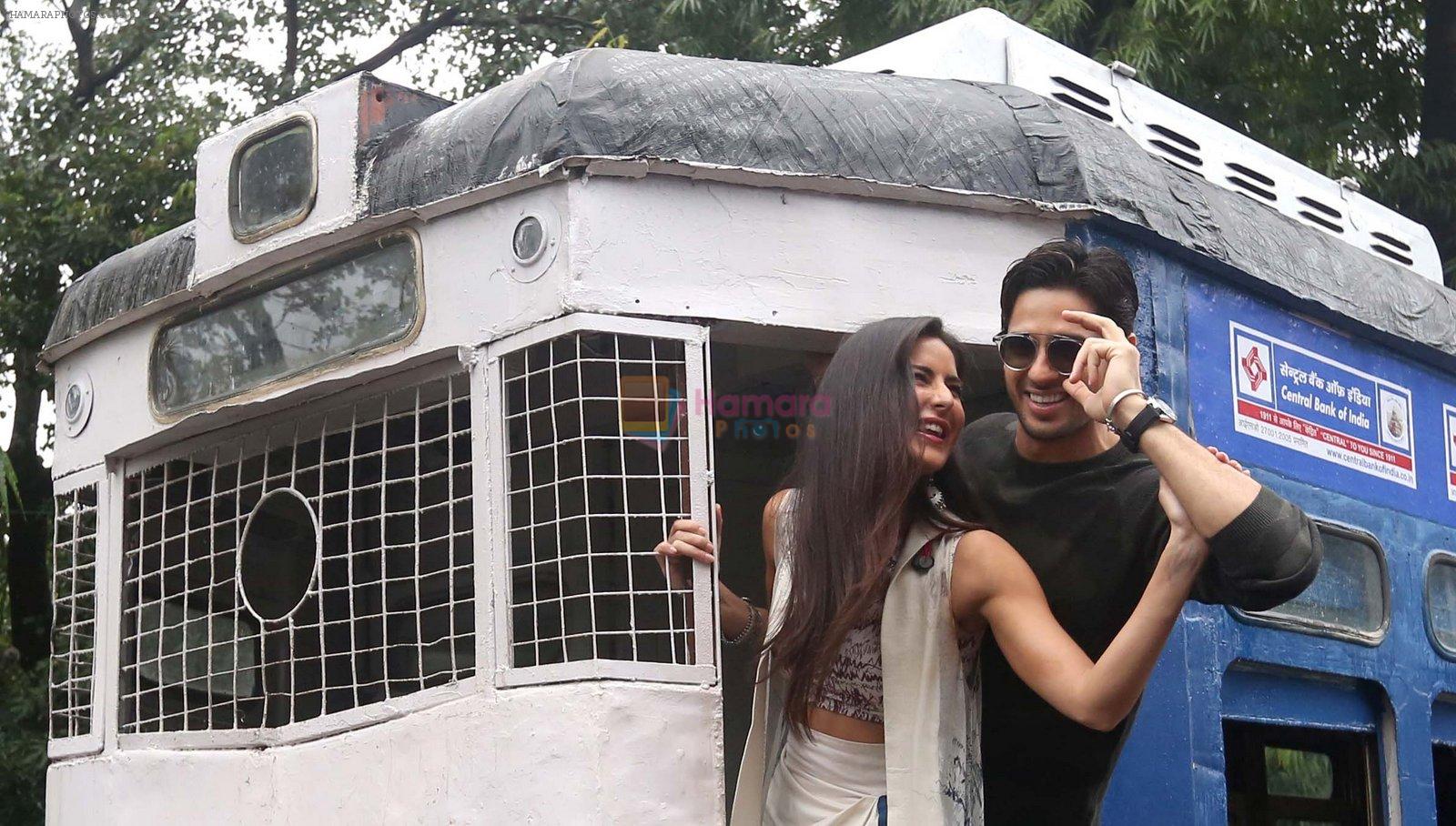 Sidharth Malhotra and Katrina Kaif in Kolkatta on 31st Aug 2016