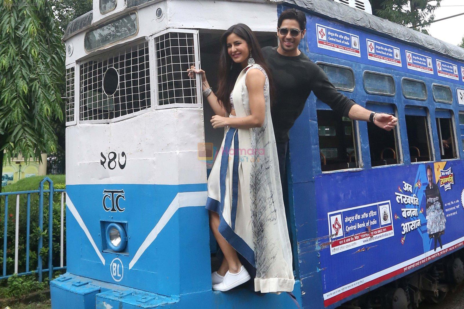 Sidharth Malhotra and Katrina Kaif in Kolkatta on 31st Aug 2016