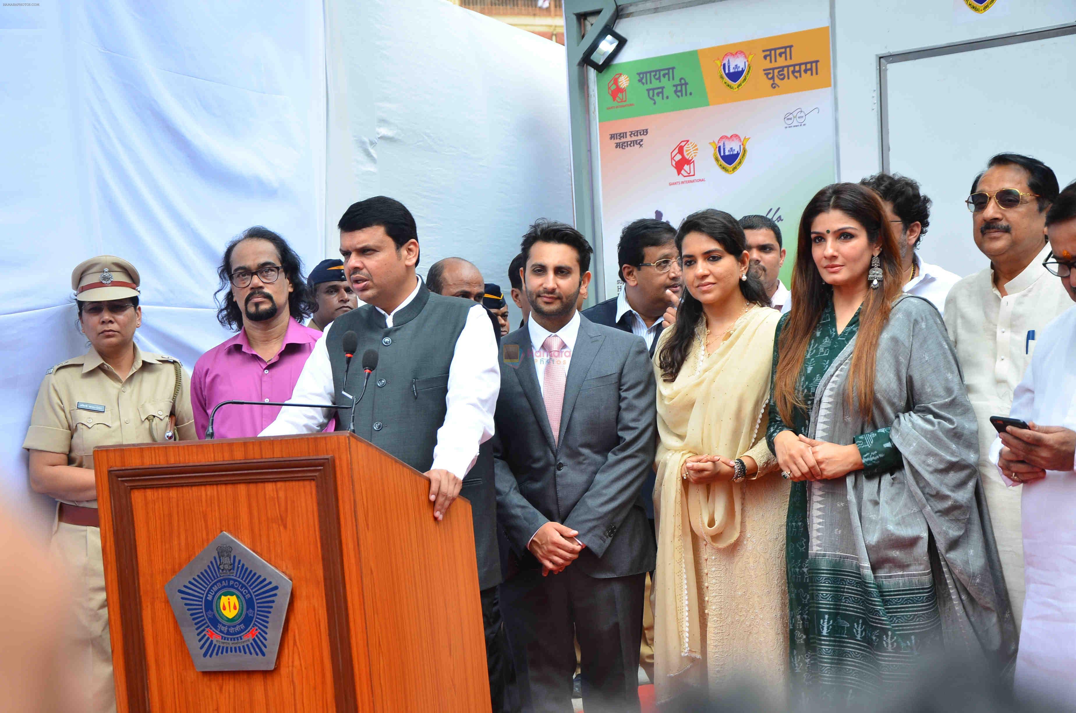 Raveena Tandon, Shaina NC at event where toilets for police were launched on 2nd Sept 2016