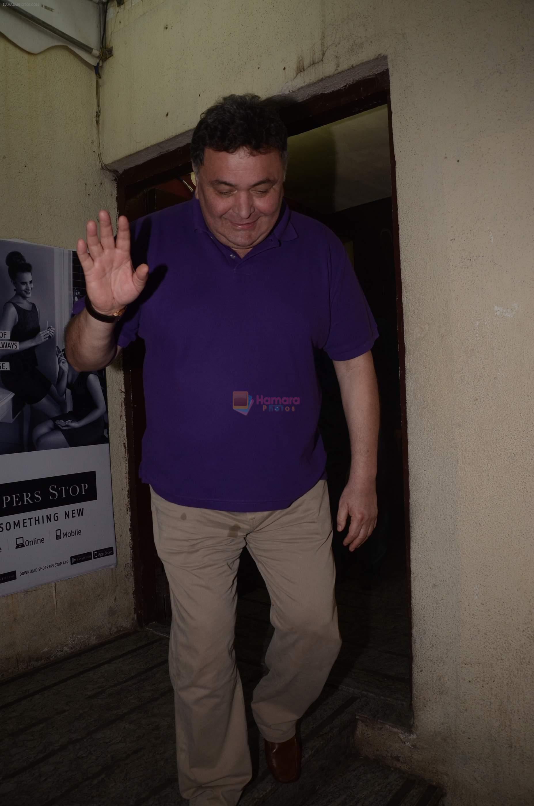Rishi Kapoor mobbed by fans at juhu pvr on 1st Sept 2016