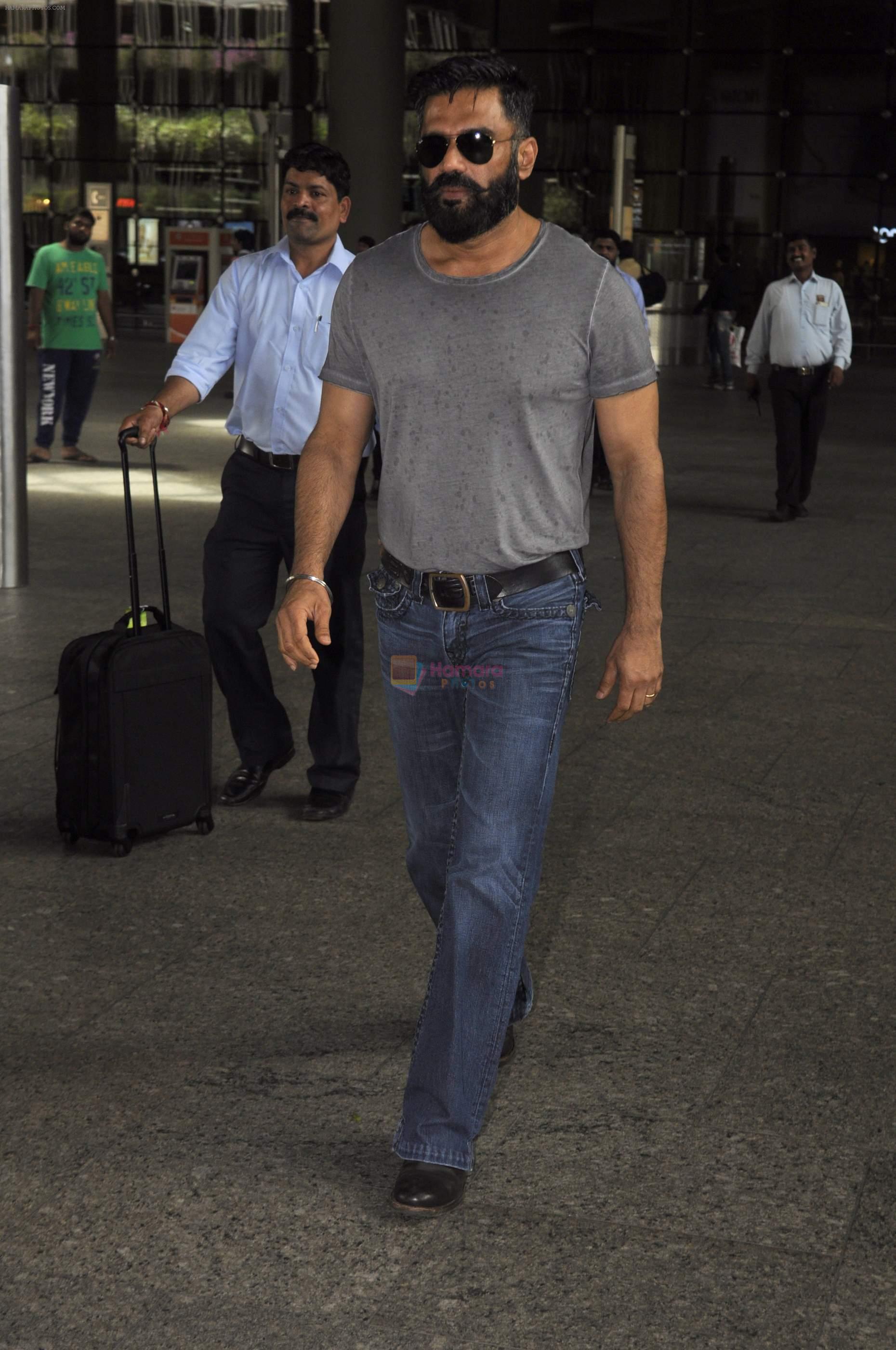 Sunil Shetty snapped at airport on 1st Sept 2016