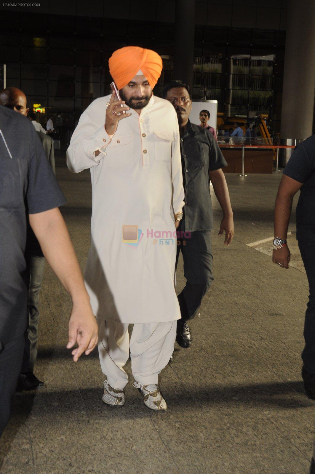 Navjot Singh Sidhu snapped at airport on 4th Sept 2016