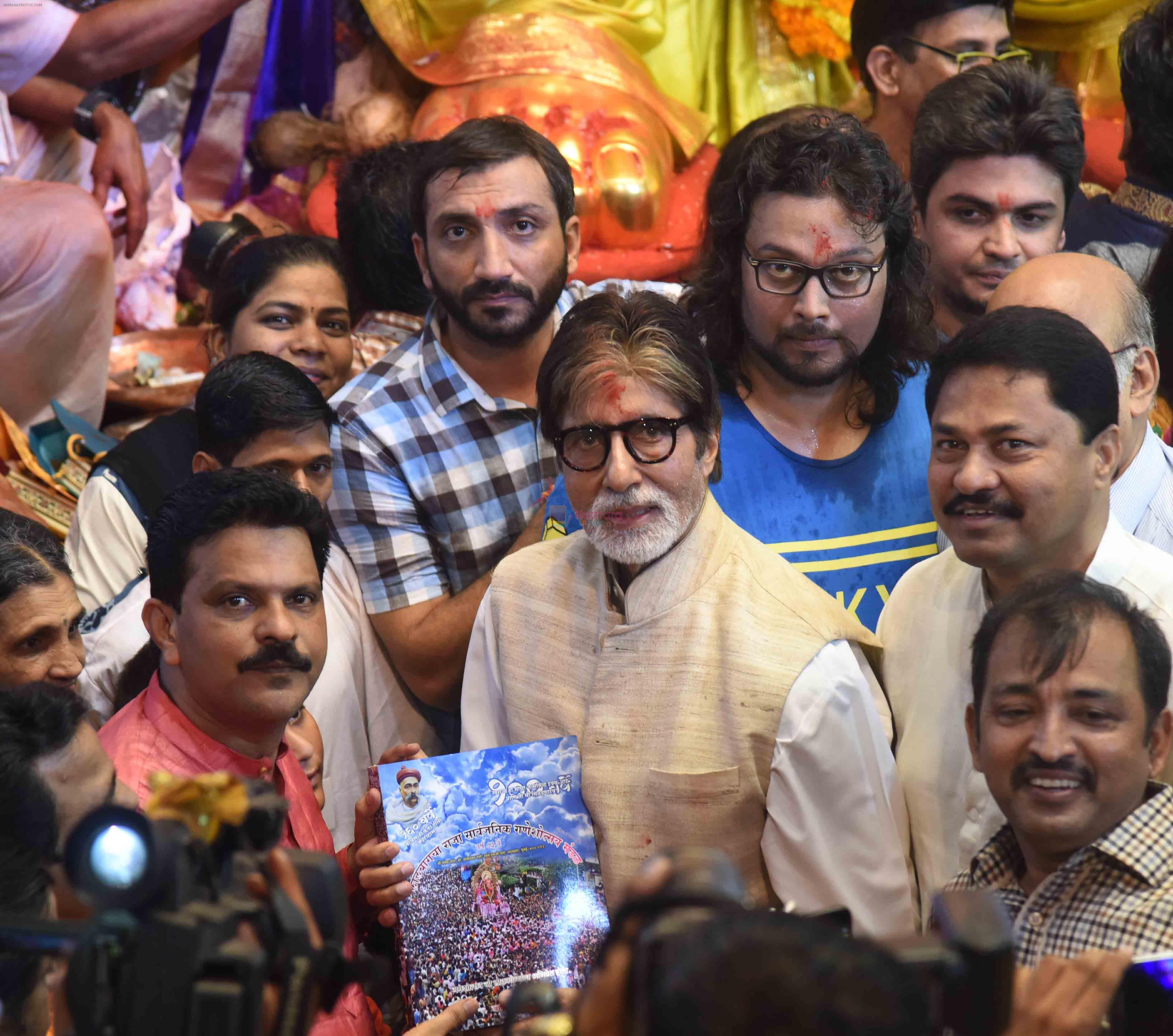 Amitabh Bachchan at Lalbaug ka raja on 6th Sept 2016