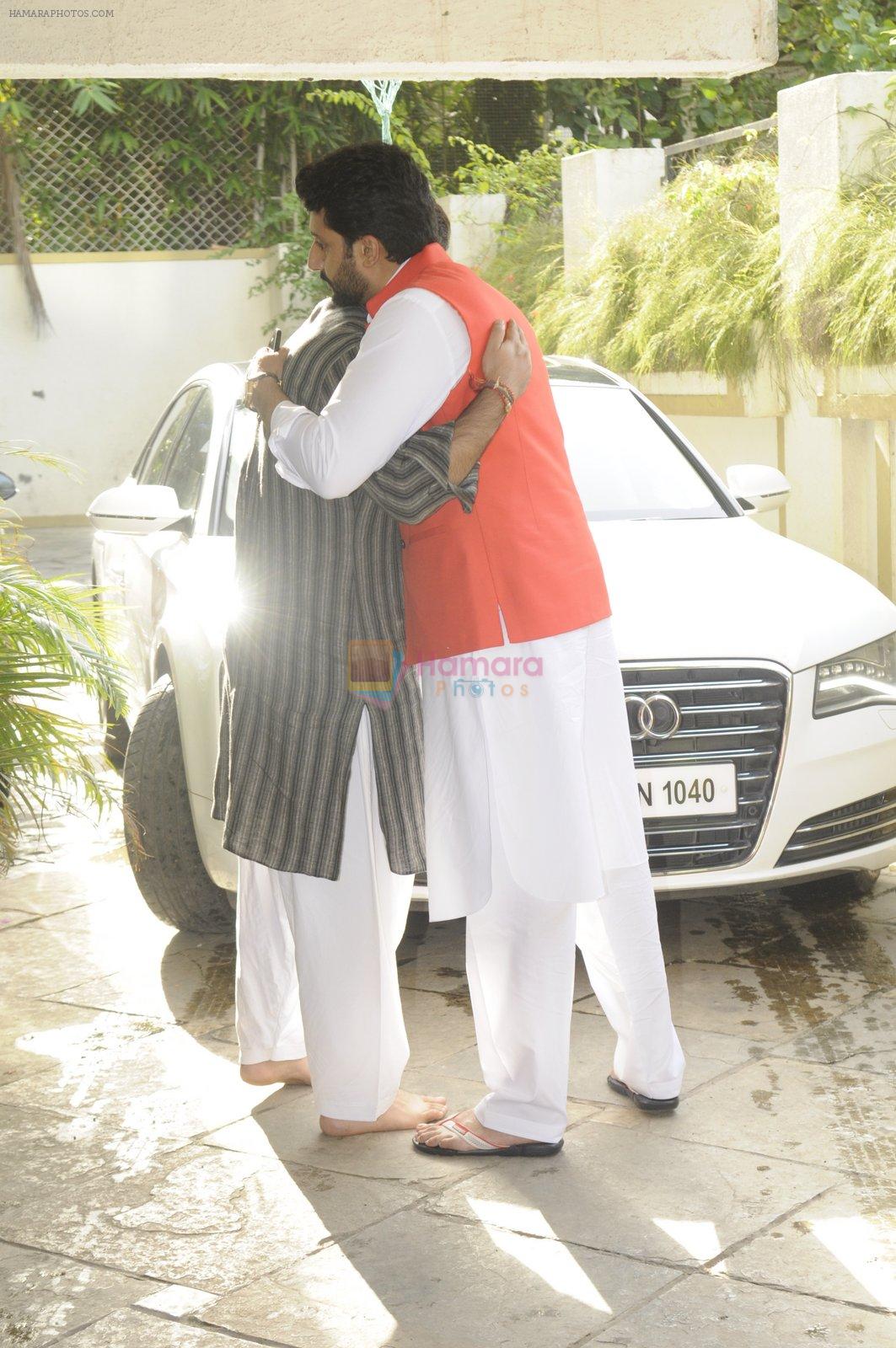 Abhishek Bachchan at Sonali Bendre's Ganpati Visarjan on 6th Sept 2016