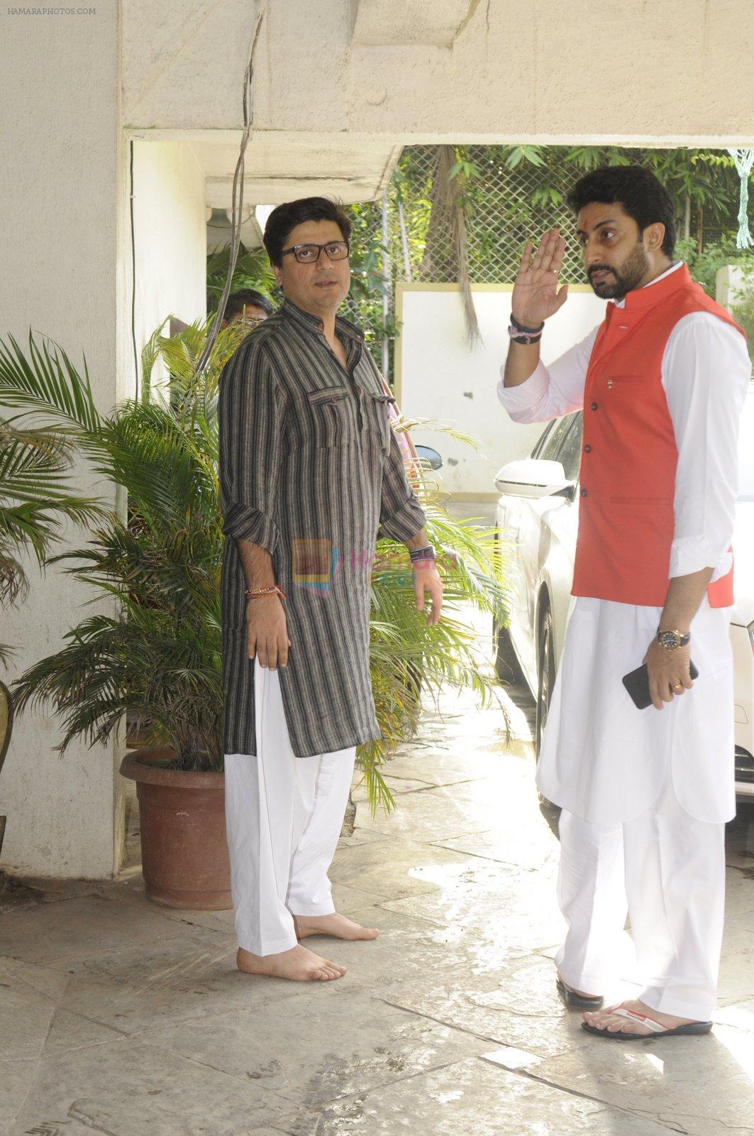 Abhishek Bachchan at Sonali Bendre's Ganpati Visarjan on 6th Sept 2016