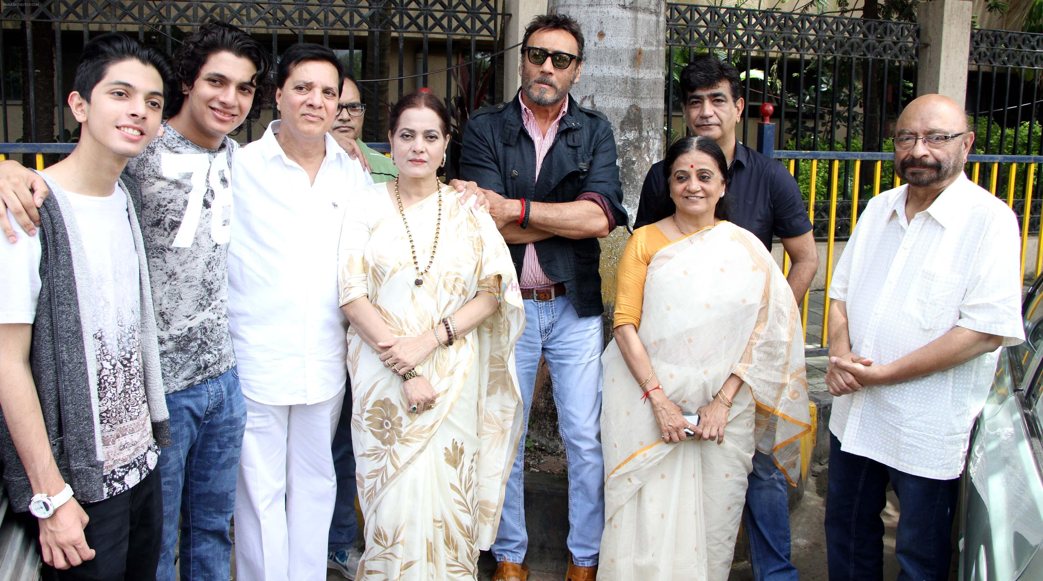 anivesh,avitesh,jatin pandit,vijayta shrivasta,jackie shroff,bhawna somaya & govind nihlani at Late Aadesh Shrivastava Chowk inauguration in Andheri W on 6th Sept 2016