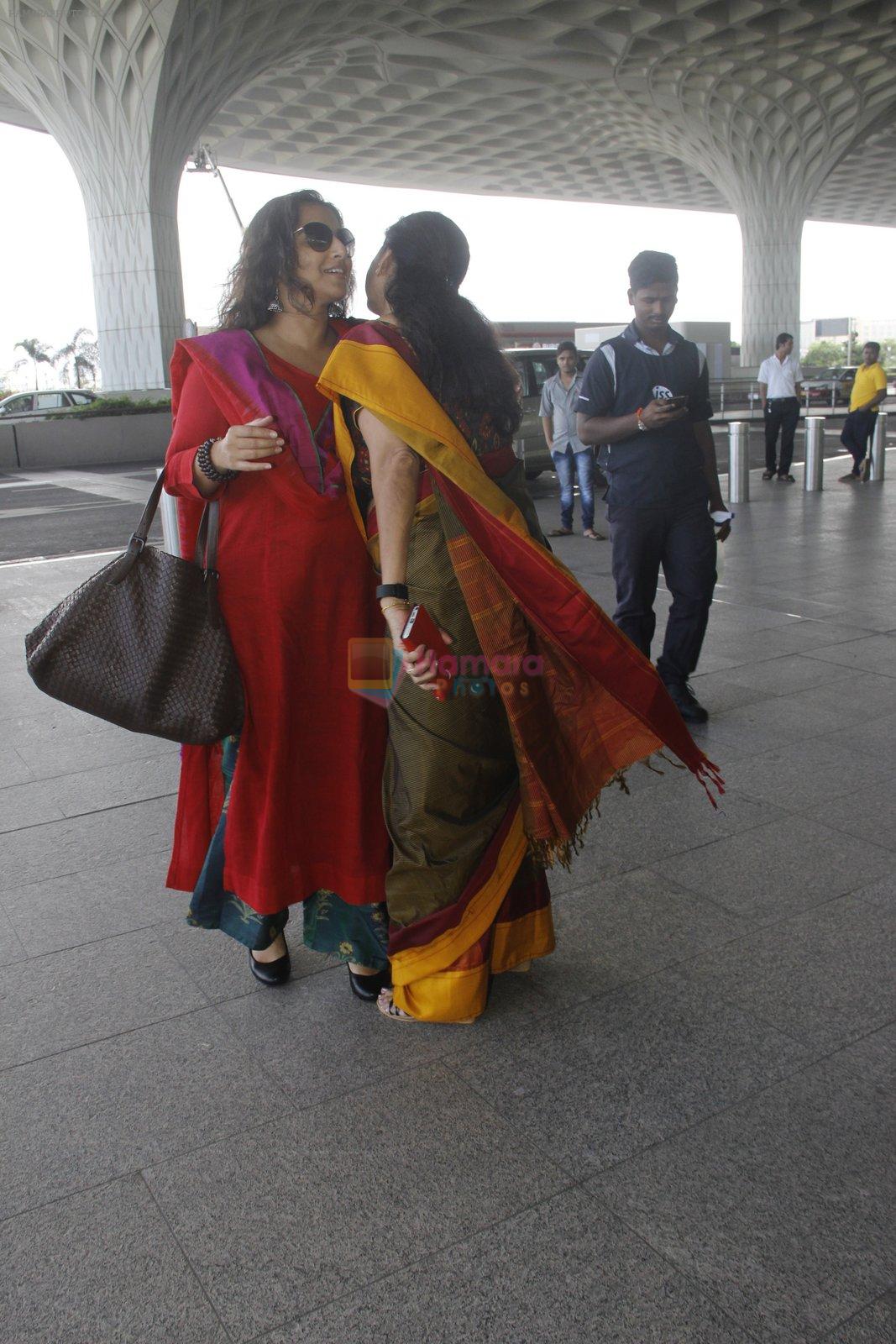 Vidya Balan snapped at airport on 9th Sept 2016