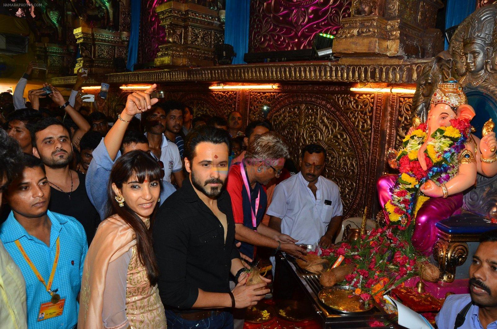 Emraan Hashmi visited Mumbai Cha Raja Ganesh Galli on 11th Sept 2016