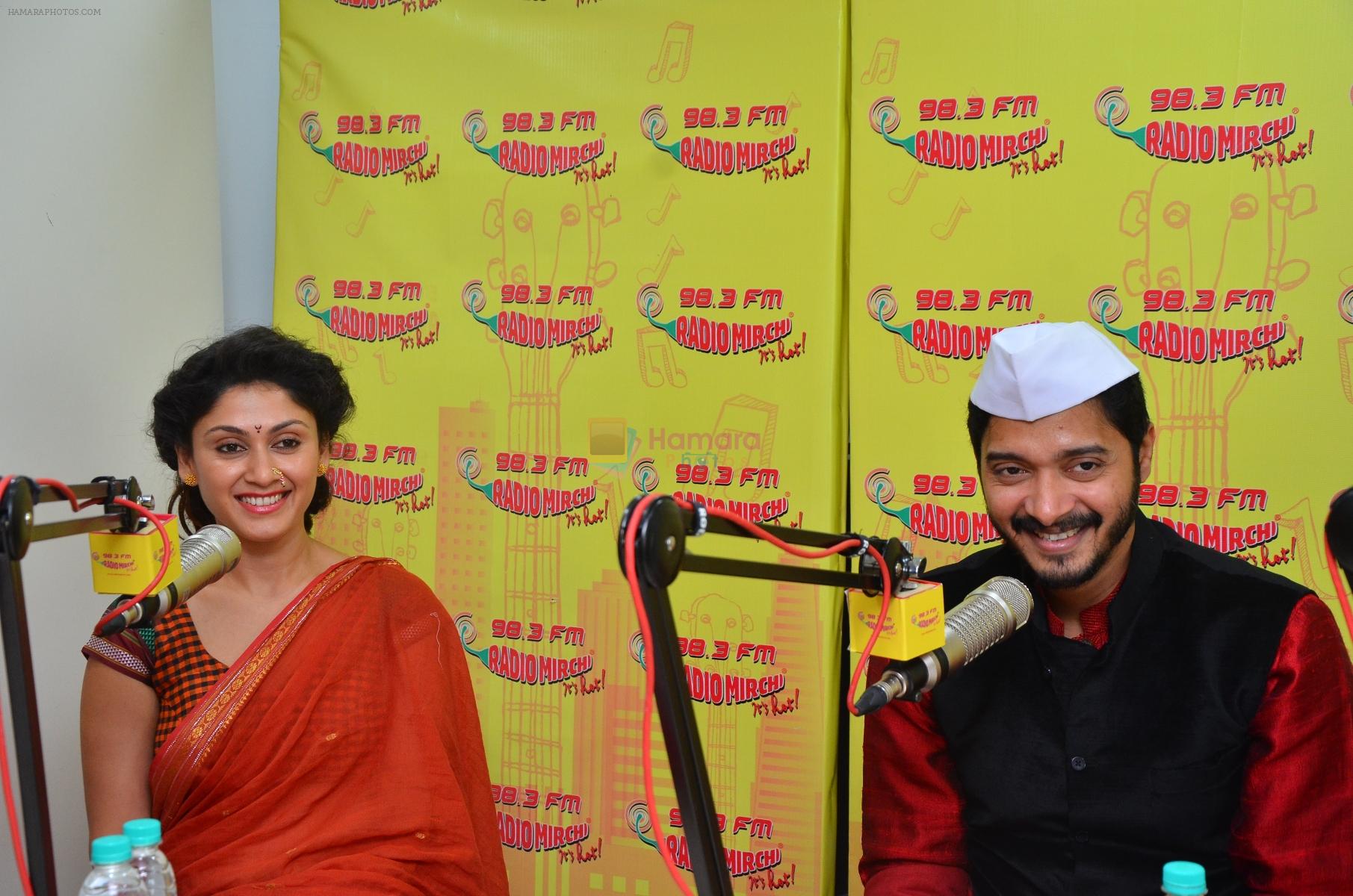Shreyas Talpade and Manjari Fadnis at Radio Mirchi Studio for Wah Taj promotion on 11th Sept 2016
