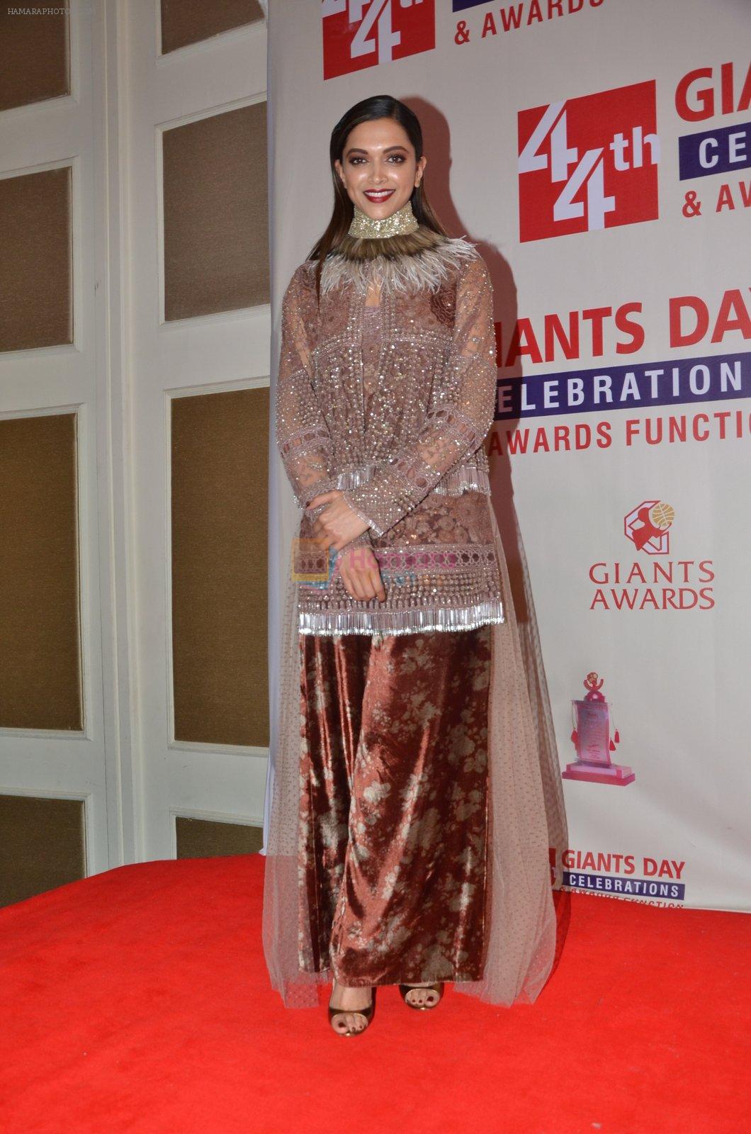 Deepika Padukone honored at Giants International Awards on 17th Sept 2016