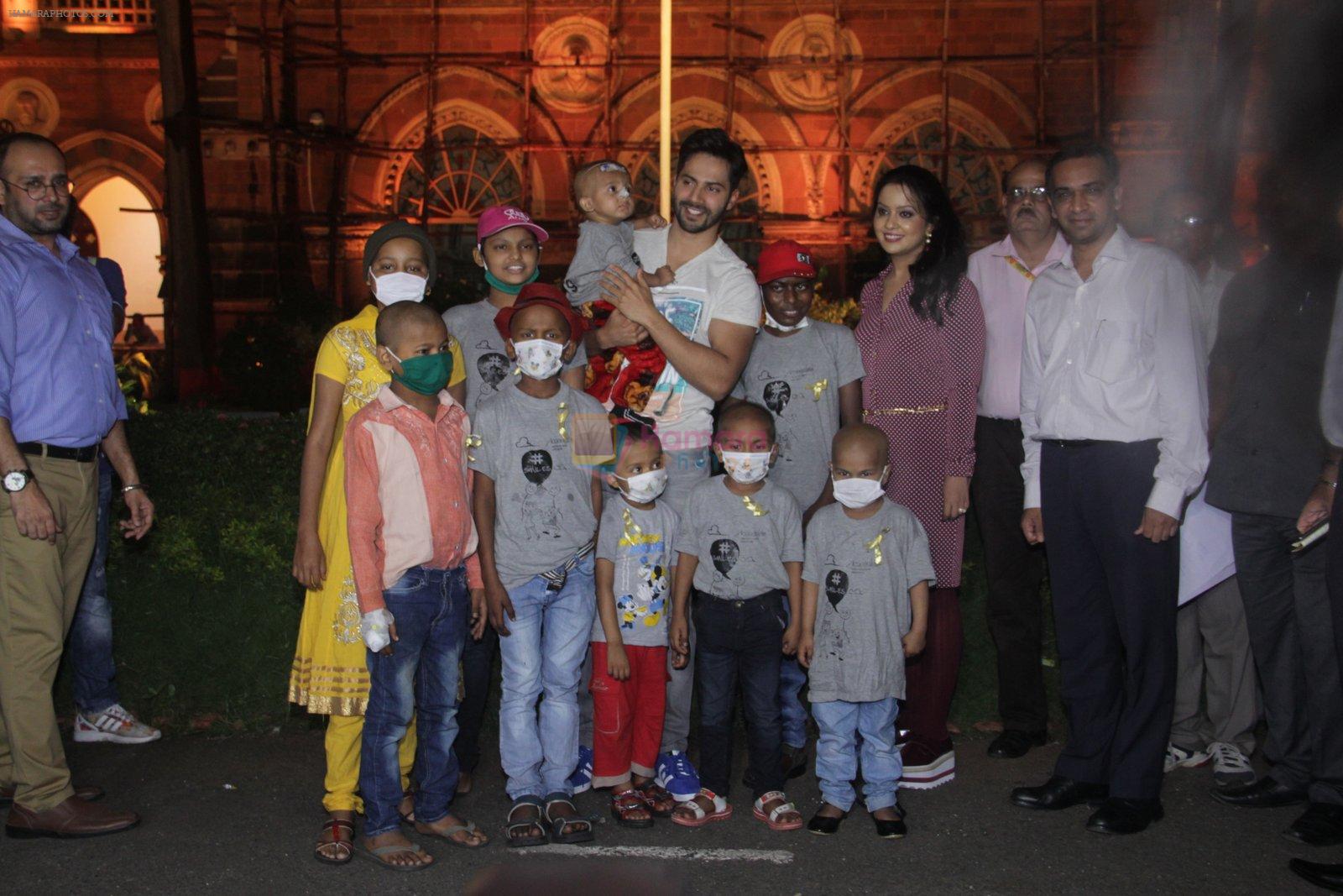 Varun Dhawan with Amruta Fadnavis as a part of unique awareness with cancer Patients on 27th Sept 2016