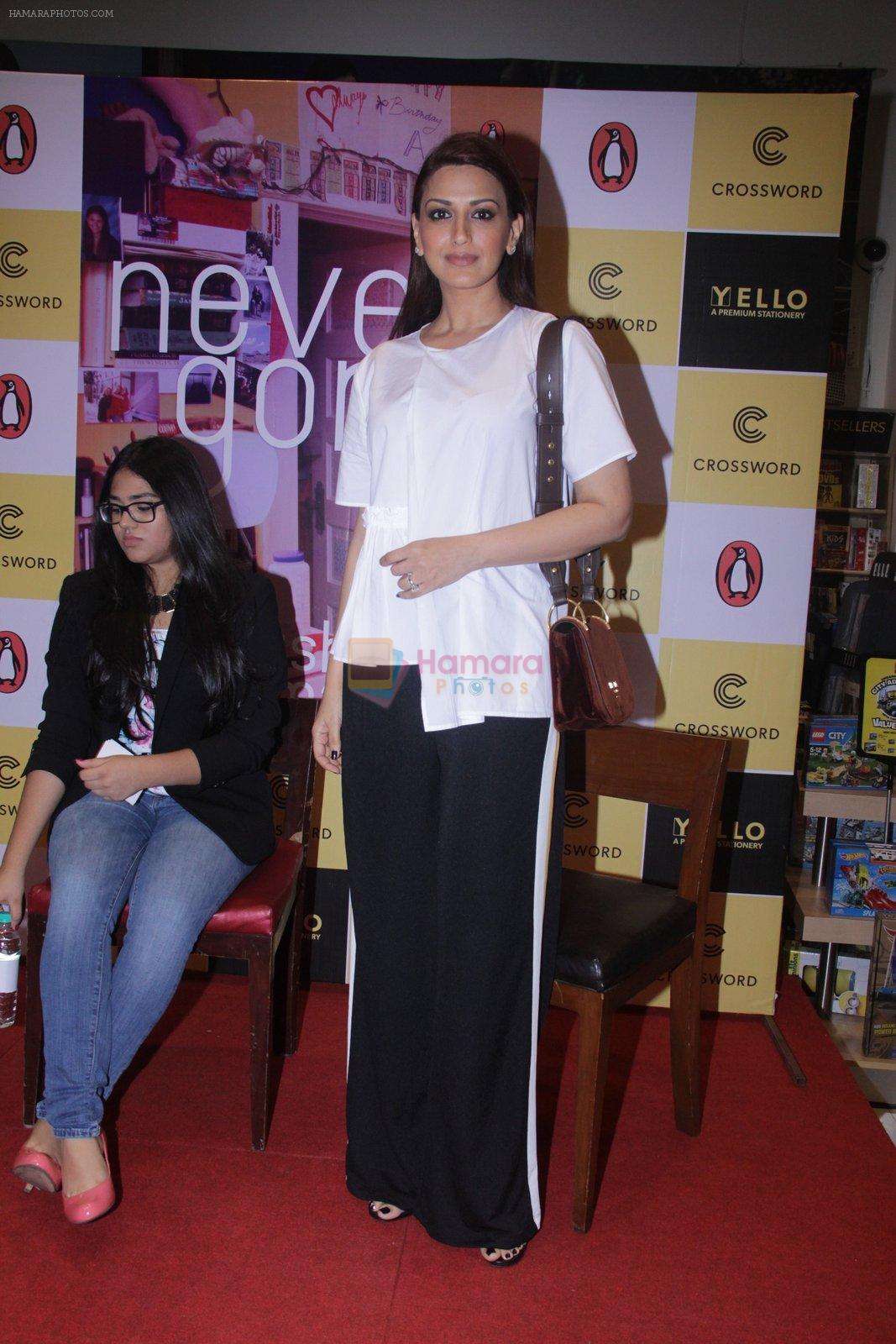 Sonali Bendre unveils Anusha Subramaniam�s book Never Gone on 28th Sept 2016