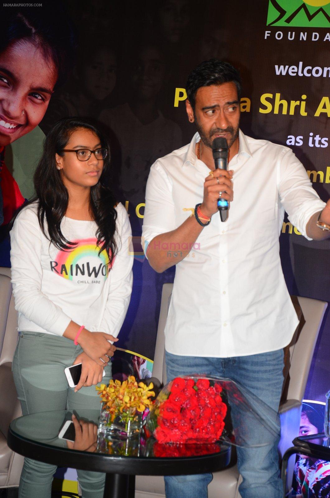 Ajay Devgan at smile foundation event with daughter Nysa on 28th Sept 2016