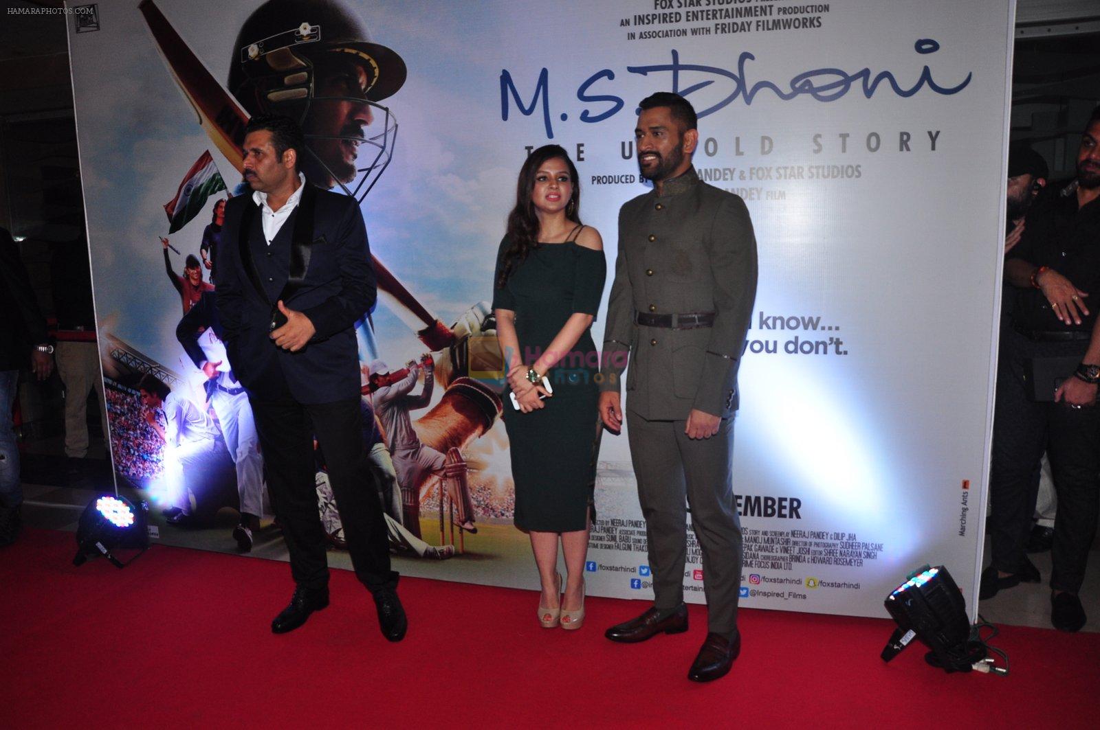 Mahendra Singh Dhoni at MS Dhoni premiere in Mumbai on 29th Sept 2016