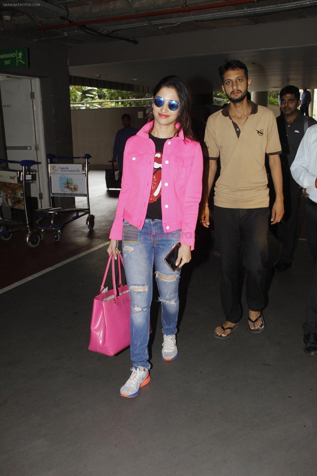 Tamannaah Bhatia snapped at airport on 29th Sept 2016