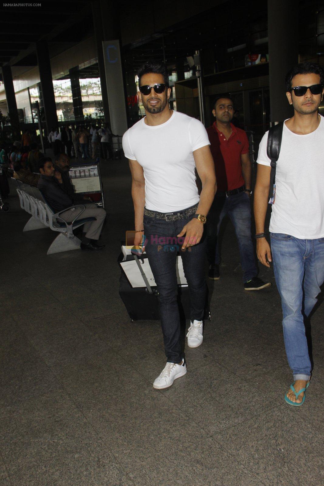 Upen Patel snapped at airport on 29th Sept 2016