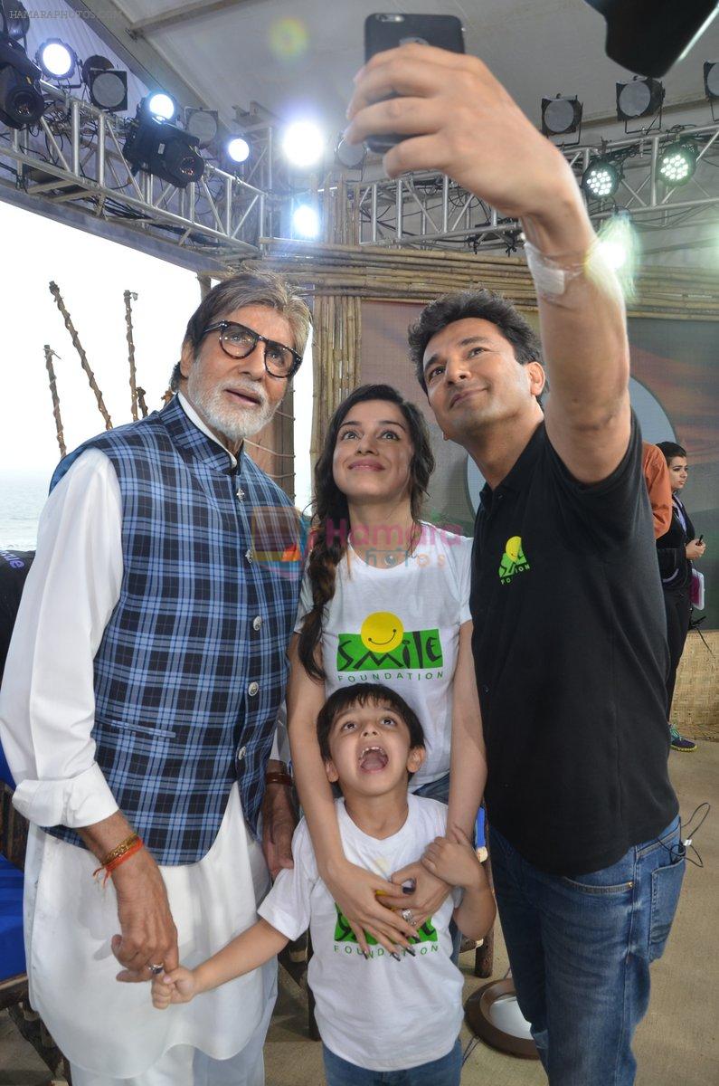 Amitabh Bachchan, Divya Kumar at NDTV Cleanathon campaign in Juhu Beach on 2nd Oct 2016