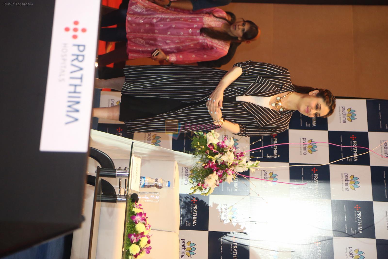saif ali khan and kareena kapoor at prathima hospitals brand ambassador on 1st Oct 2016