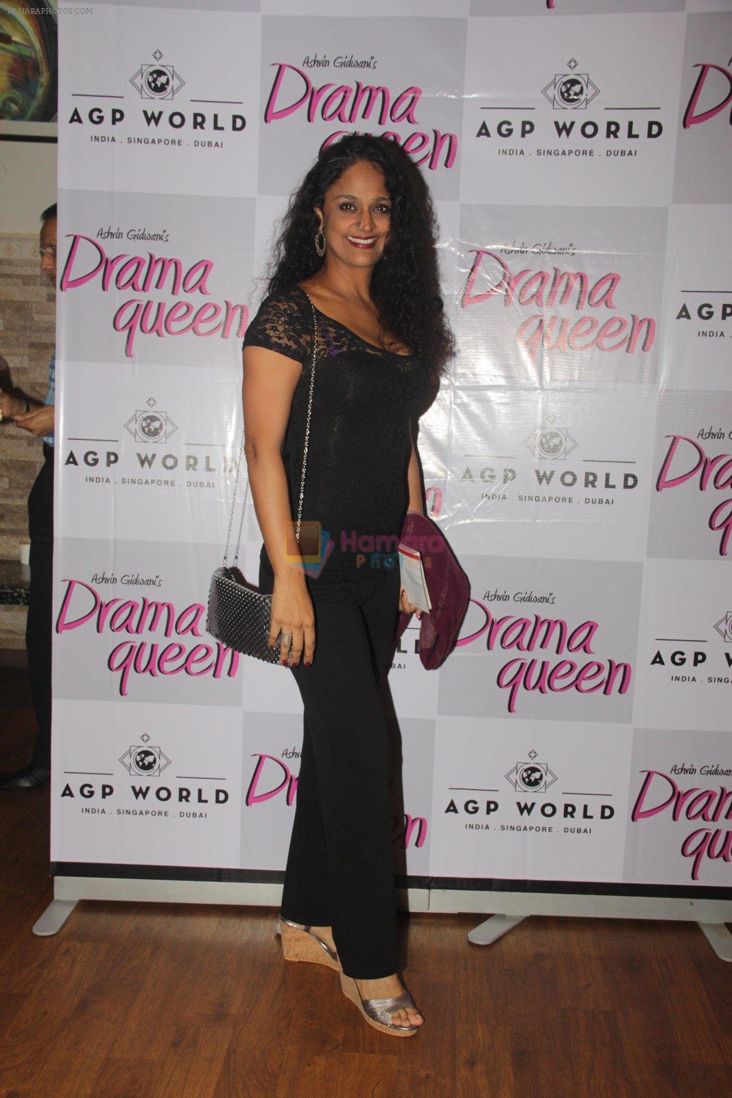 Suneeta Rao at Suchitra Krishnamurhty's play Dram Queen premiere on 2nd Oct 2016