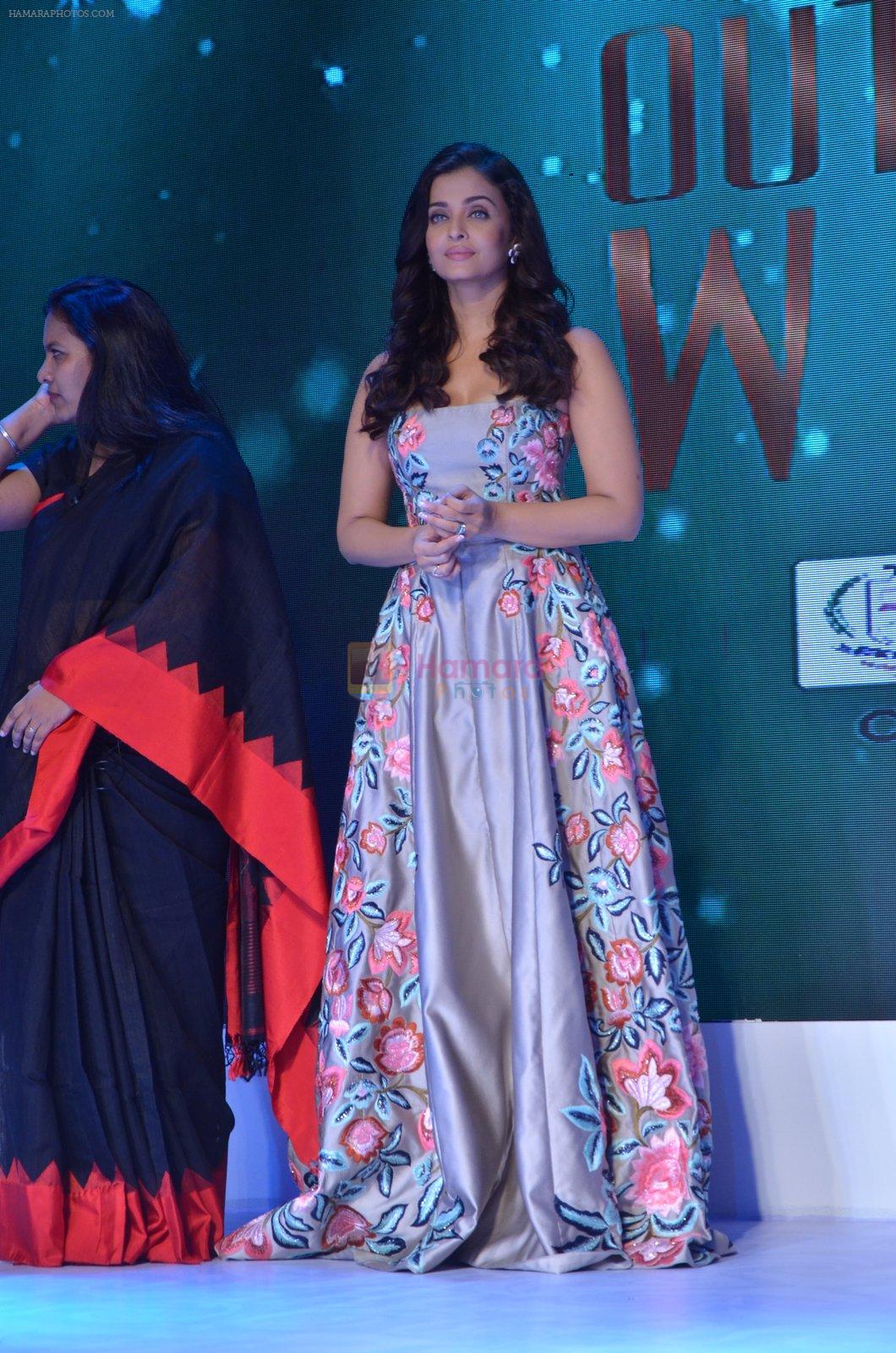 Aishwarya Rai Bachchan at Outlook Business Women Awards on 7th Oct 2016