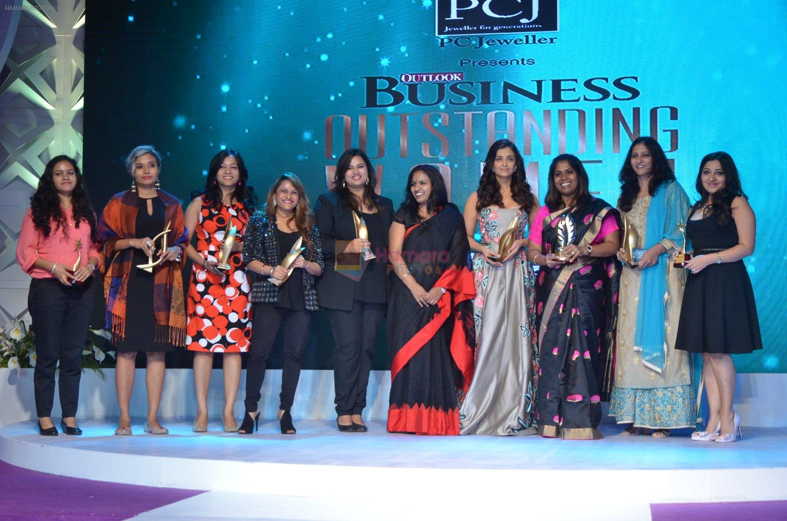 Aishwarya Rai Bachchan at Outlook Business Women Awards on 7th Oct 2016