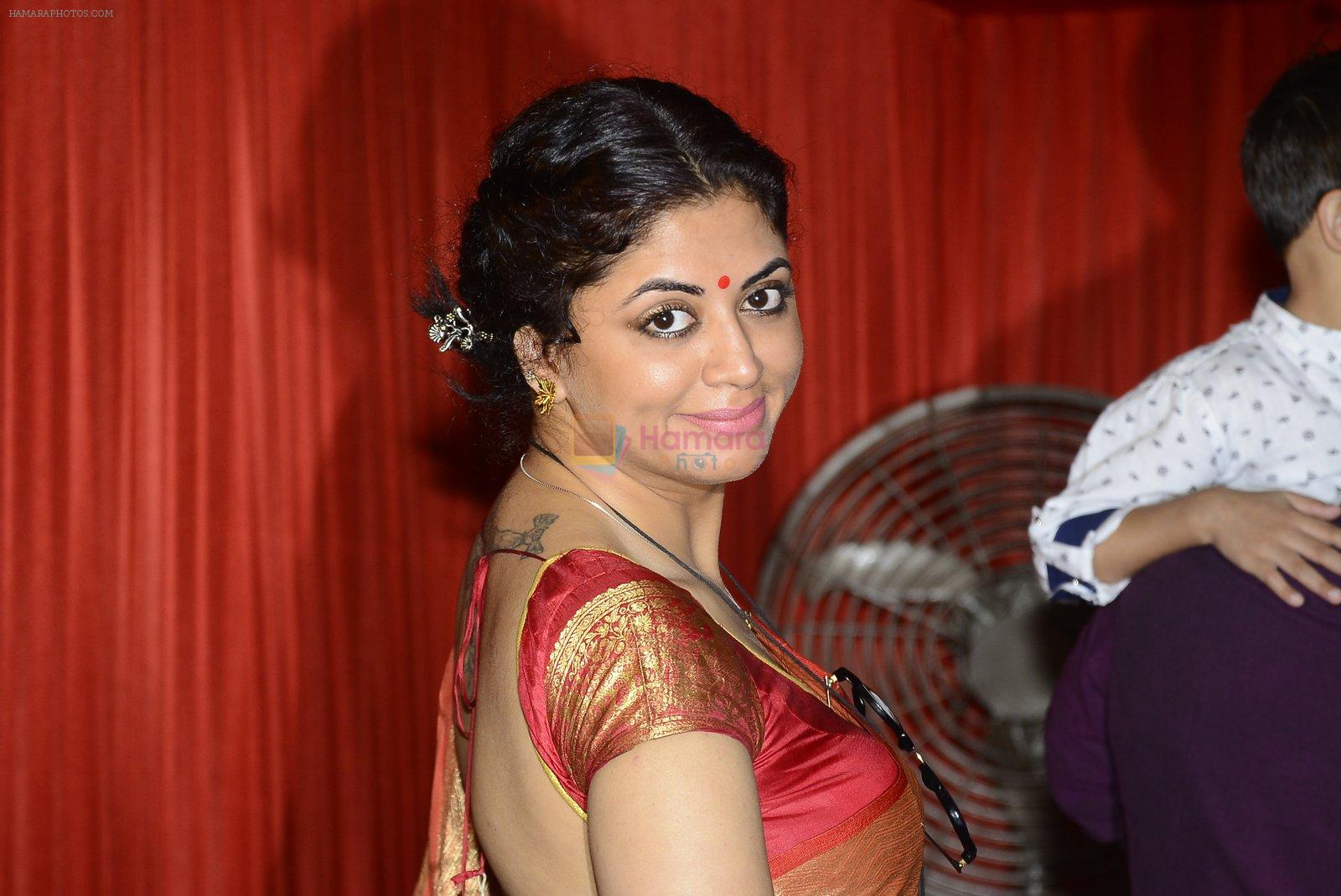 Kavita Kaushik at Durga Pooja on 8th Oct 2016