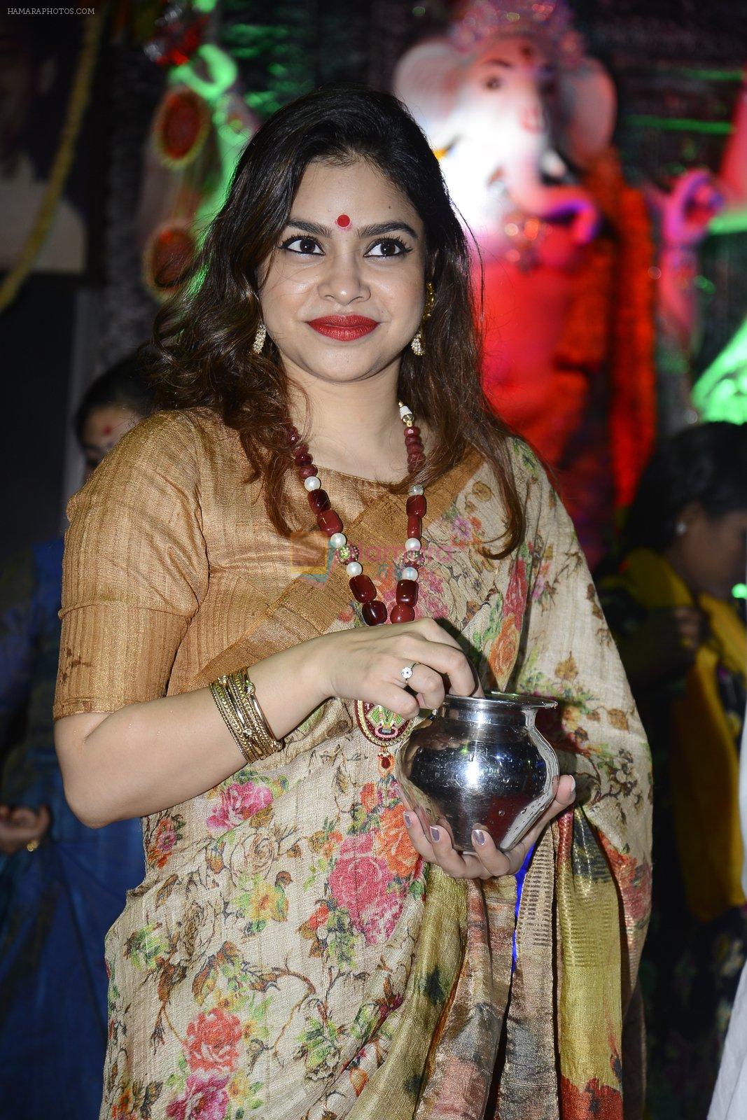 Sumona Chakravarti at Durga Pooja on 8th Oct 2016