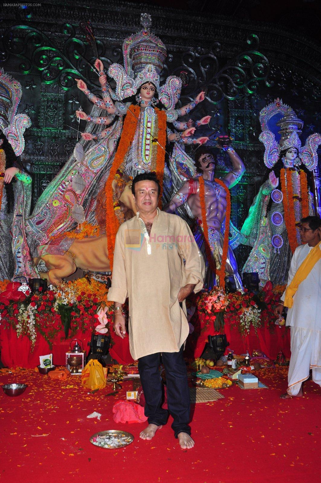 Anu Malik at Durga Pooja on 8th Oct 2016