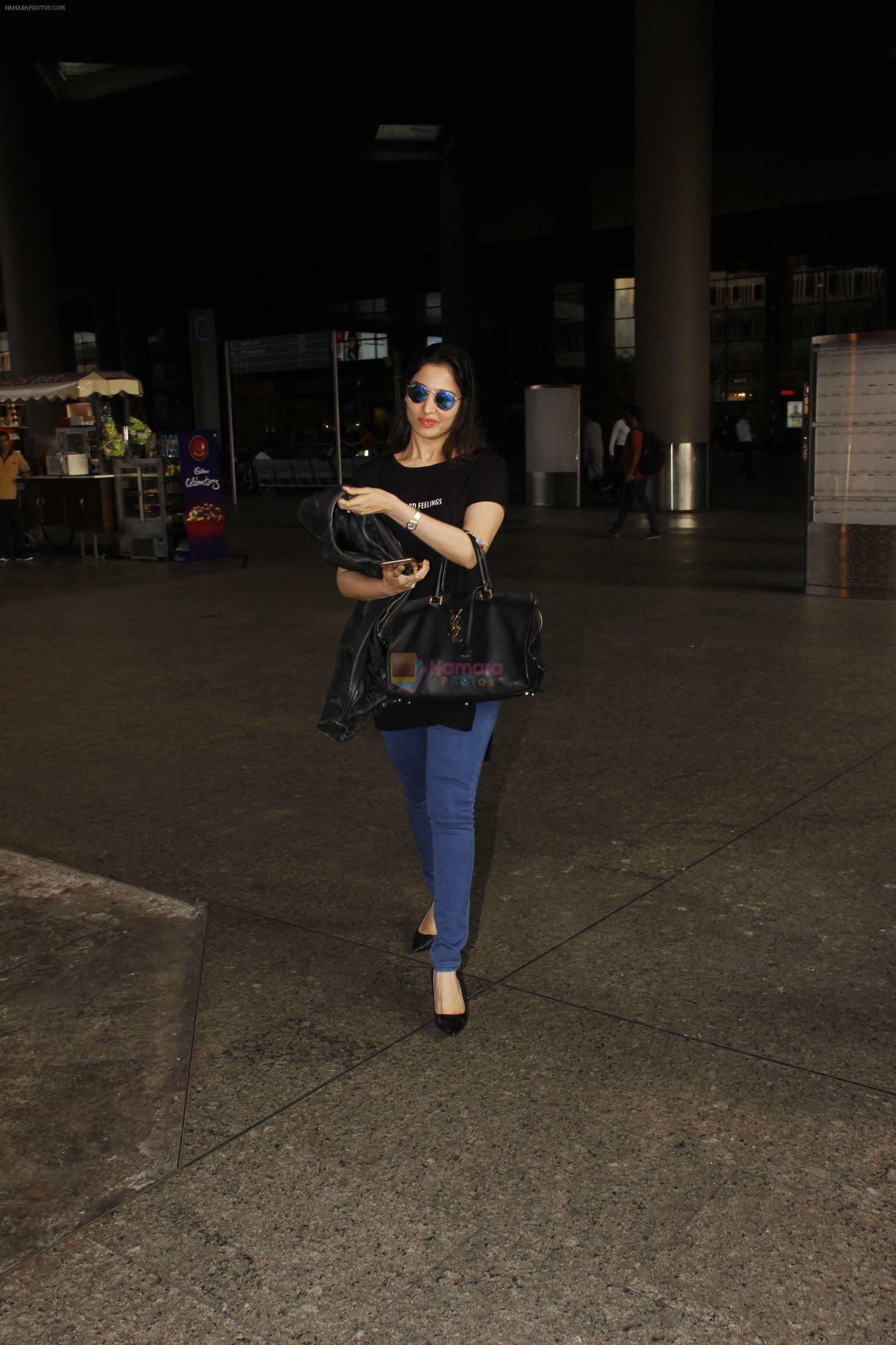 Tamannaah Bhatia snapped at airport on 11th Oct 2016