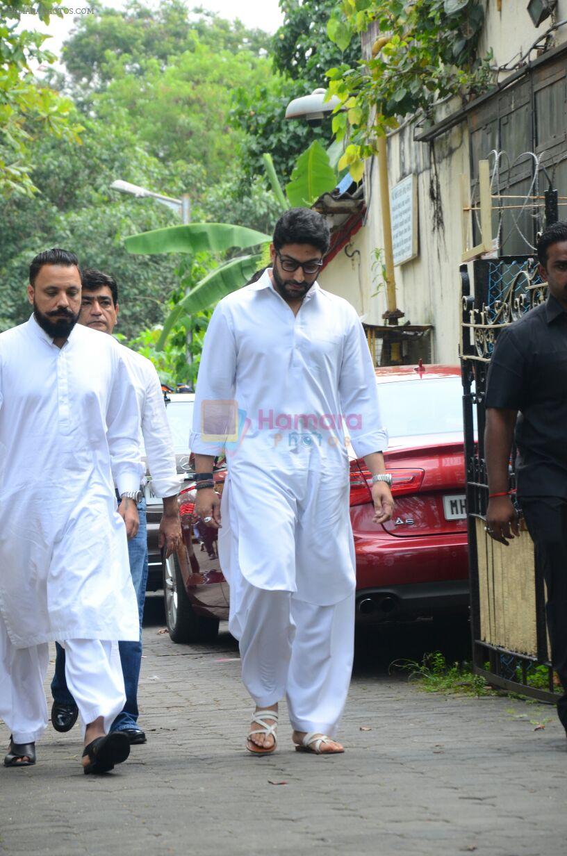 Abhishek Bachchan at Shilpa Shetty's father's funeral on 12th Oct 2016