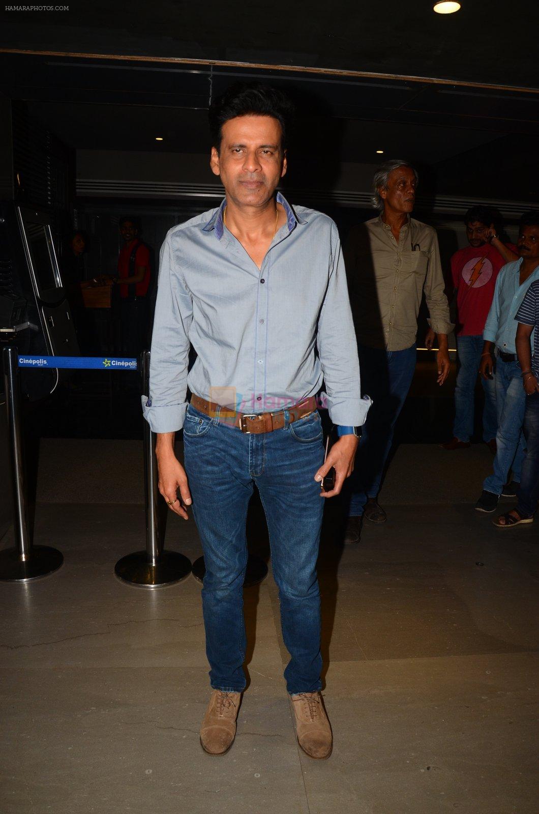 Manoj Bajpai at Saat Ucchakey premiere in Mumbai on 12th Oct 2016