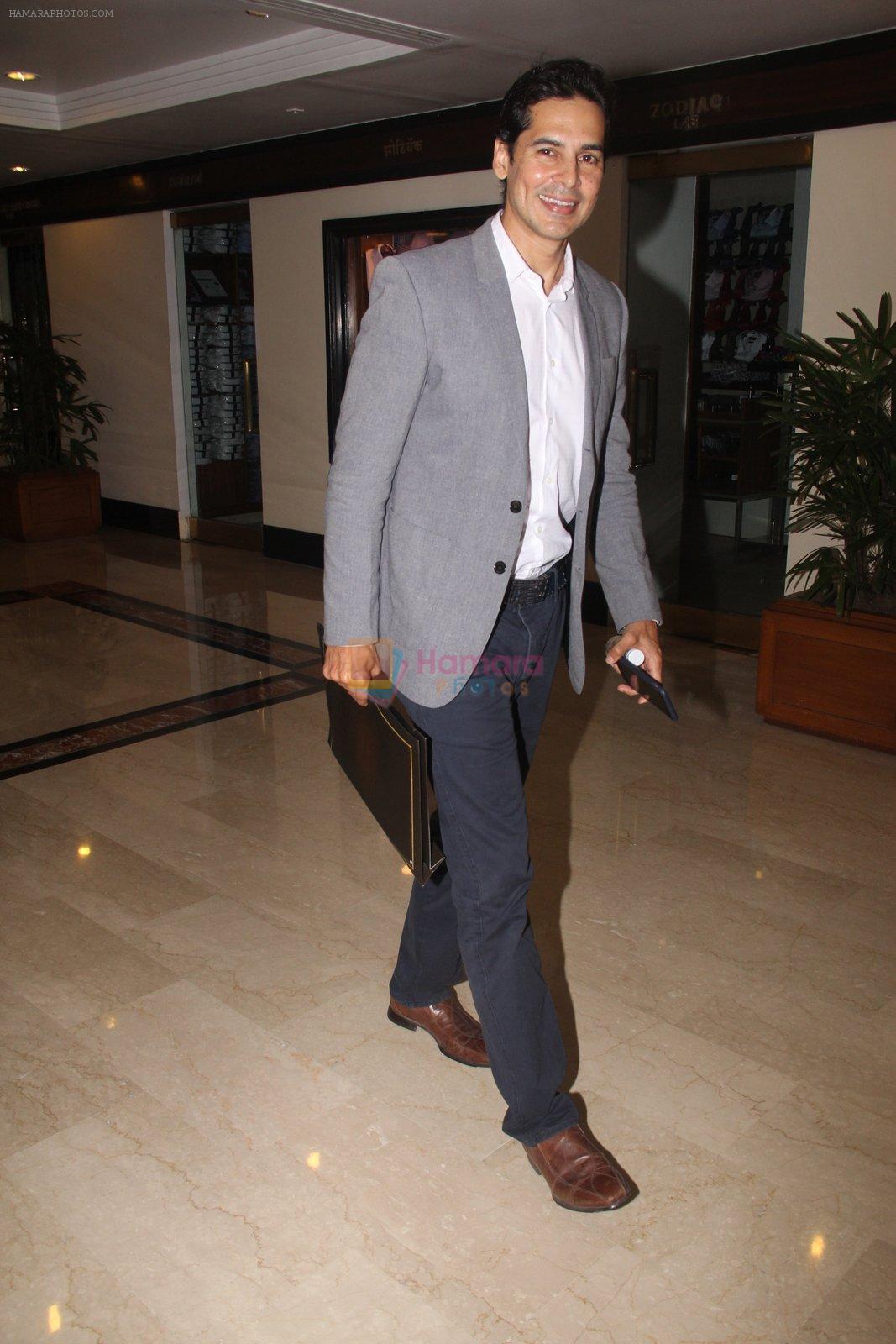 Dino Morea snapped at lobby of Trident for ET Panache trend setters awards on 14th Oct 2016