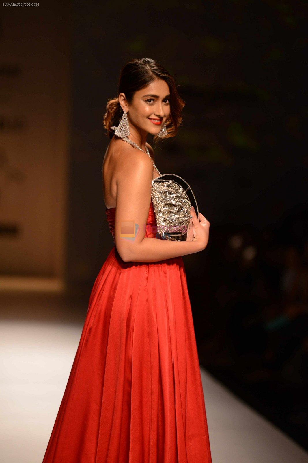 Ileana D'Cruz walks for Abhishek Kankaria and shruti Tapuria at amazon day 5 on 16th Oct 2016