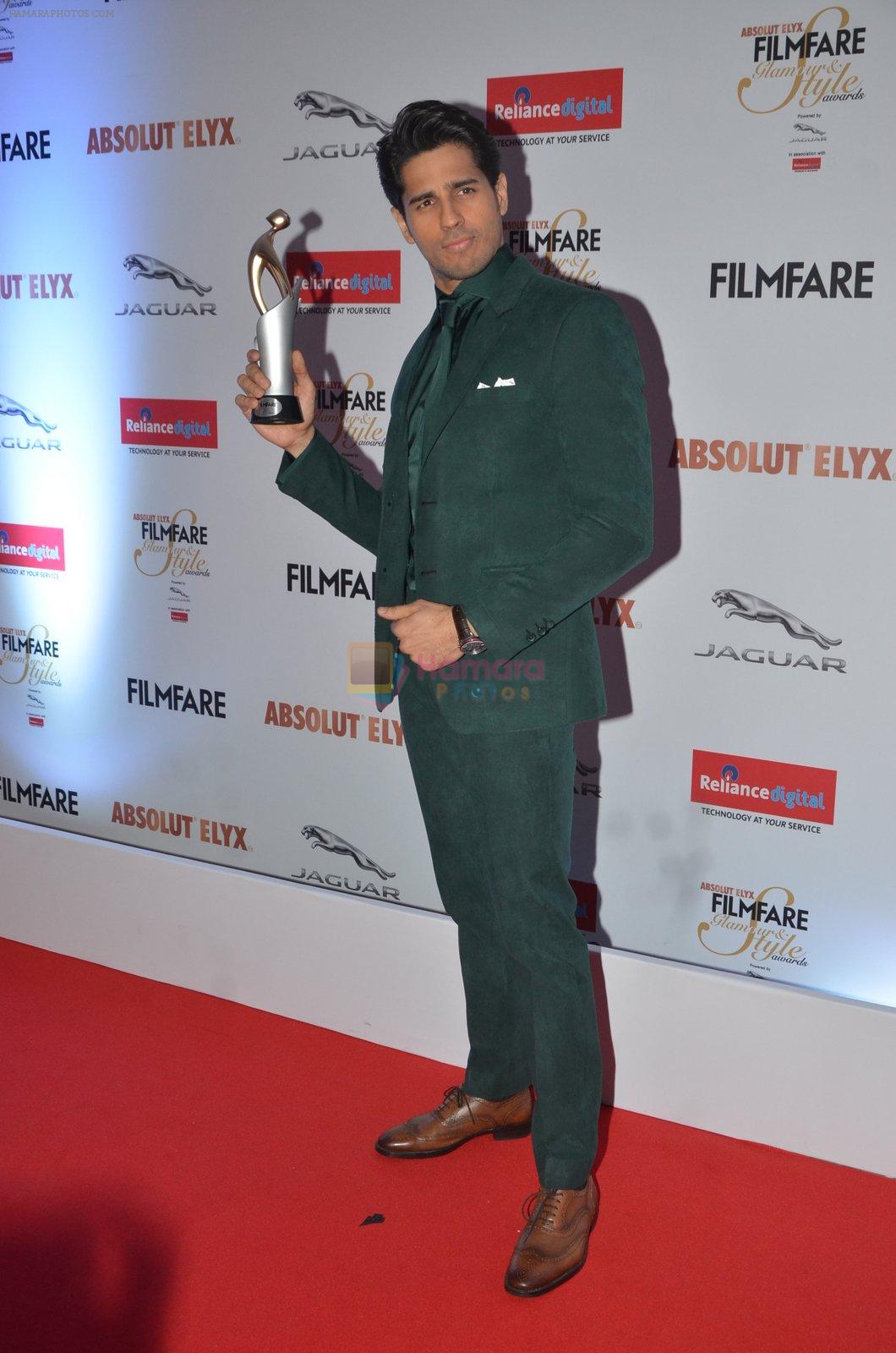 Sidharth Malhotra at Filmfare Glamour & Style Awards 2016 in Mumbai on 15th Oct 2016