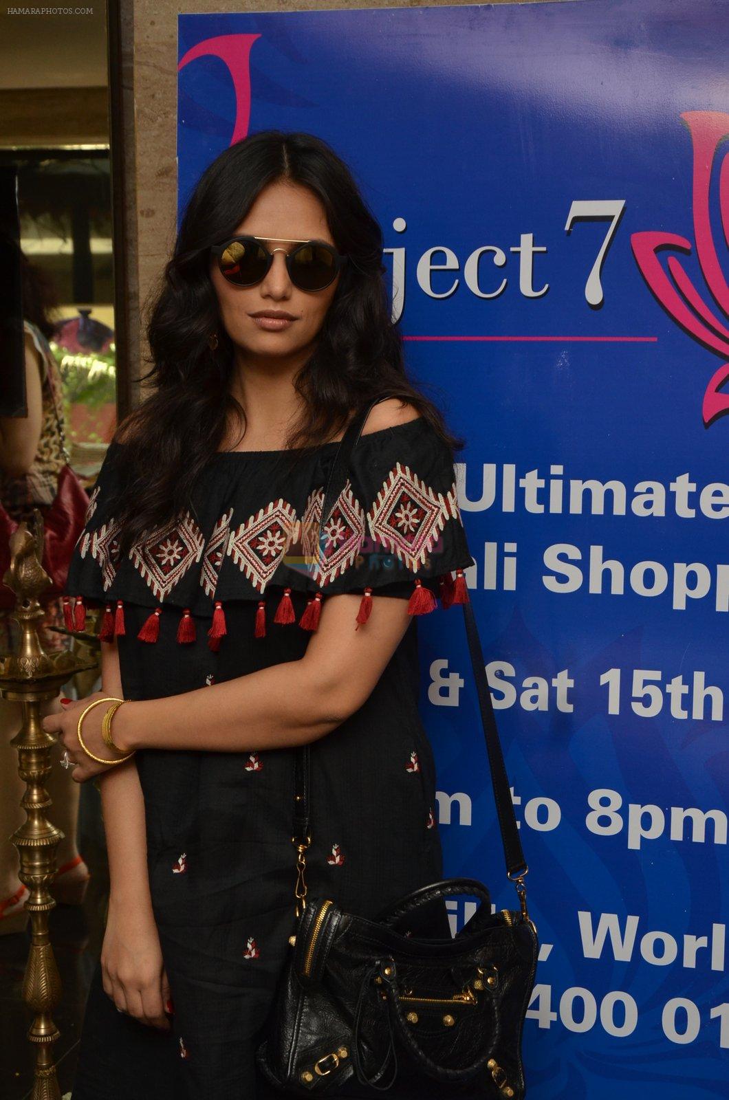 Roshni Chopra at Project 7 exhibition day 2 on 15th Oct 2016