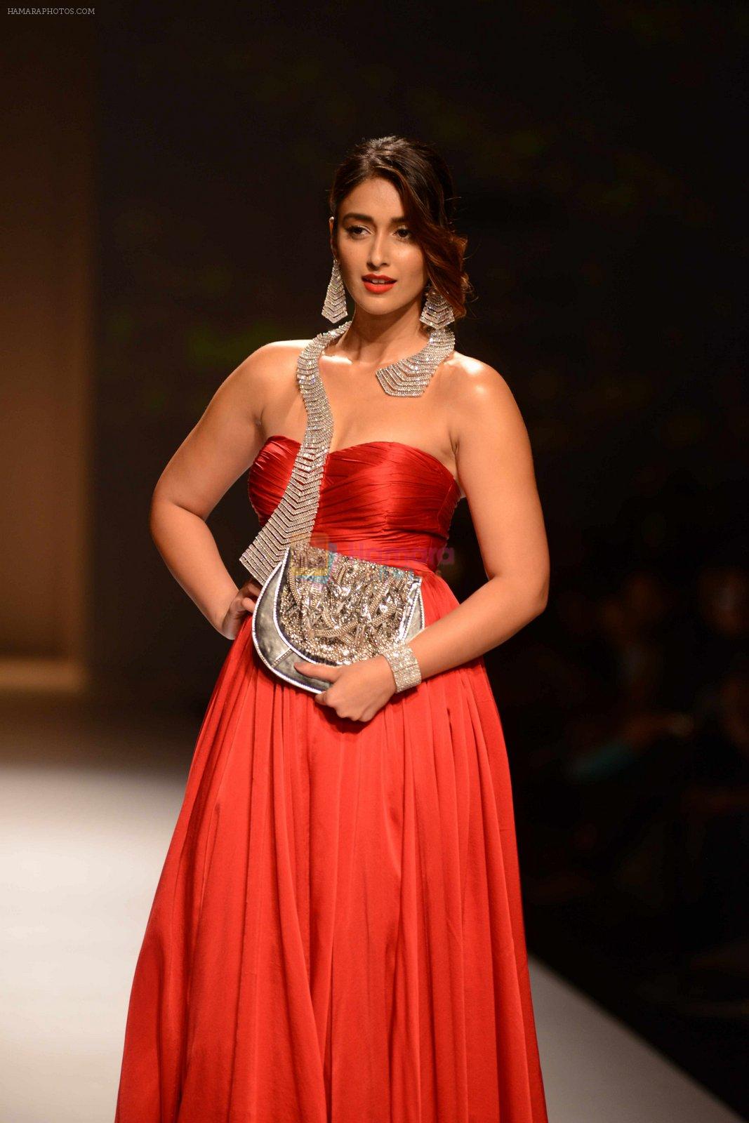 Ileana D'Cruz walks for Abhishek Kankaria and shruti Tapuria at amazon day 5 on 16th Oct 2016