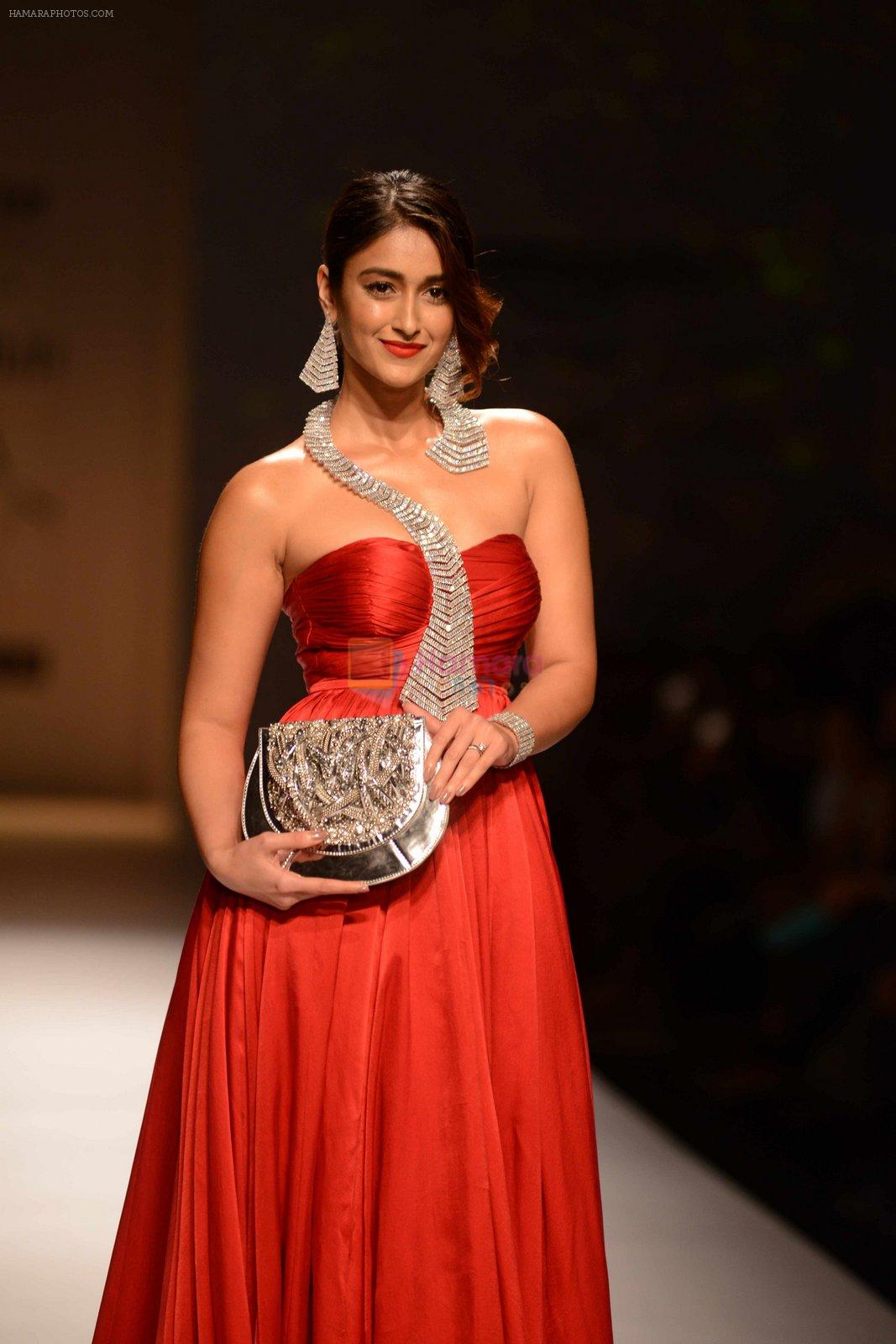 Ileana D'Cruz walks for Abhishek Kankaria and shruti Tapuria at amazon day 5 on 16th Oct 2016