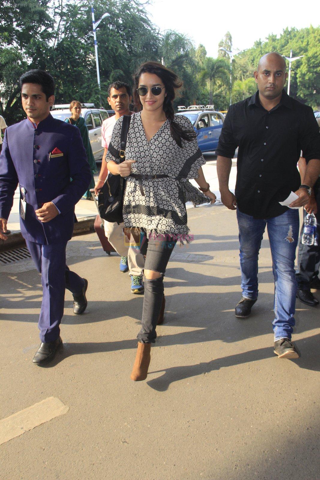 Shraddha Kapoor snapped at airport on 16th Oct 2016