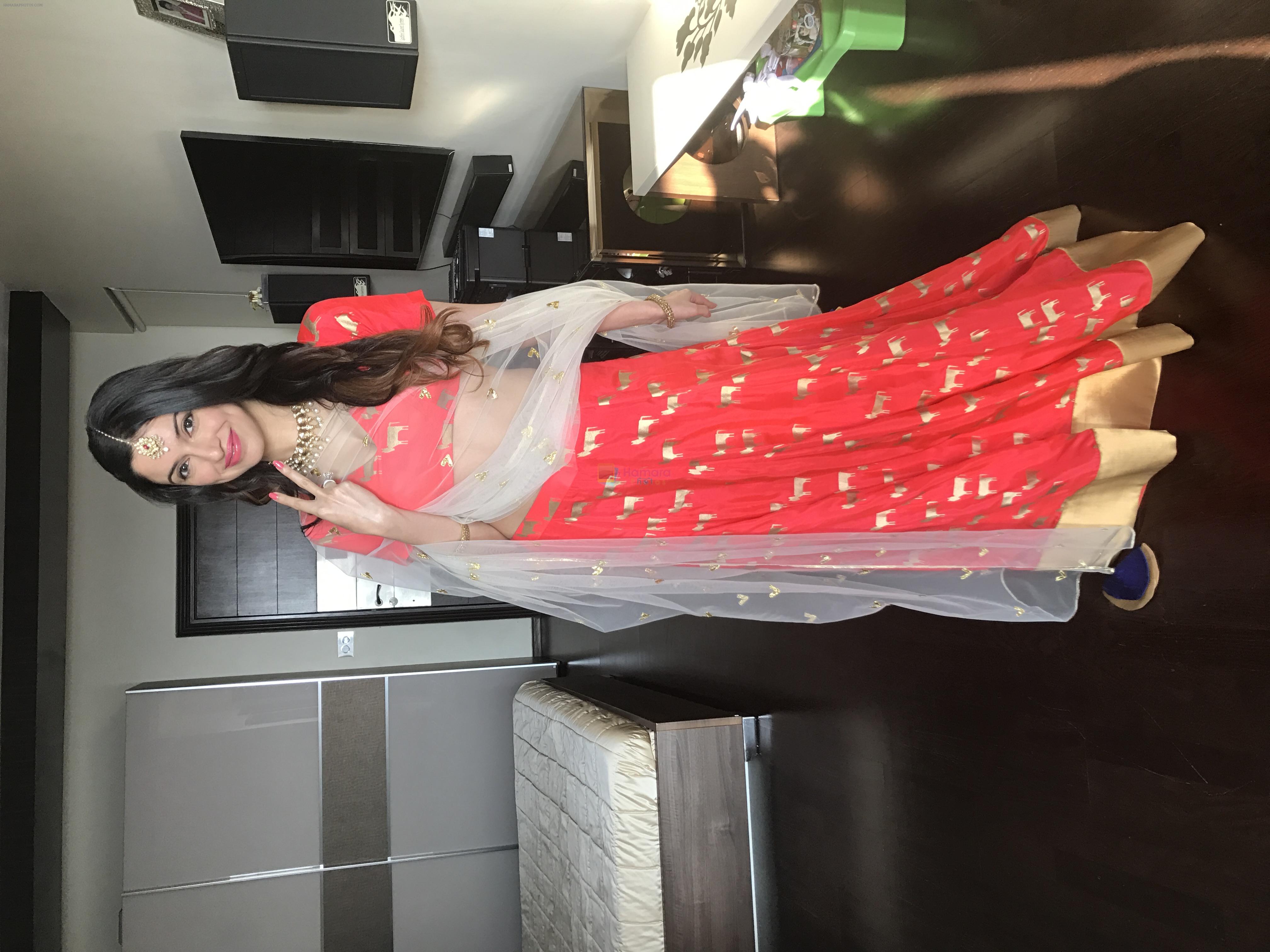 Divya Khosla Kumar looks desi ready for Karva Chauth celebrations on 20th Oct 2016