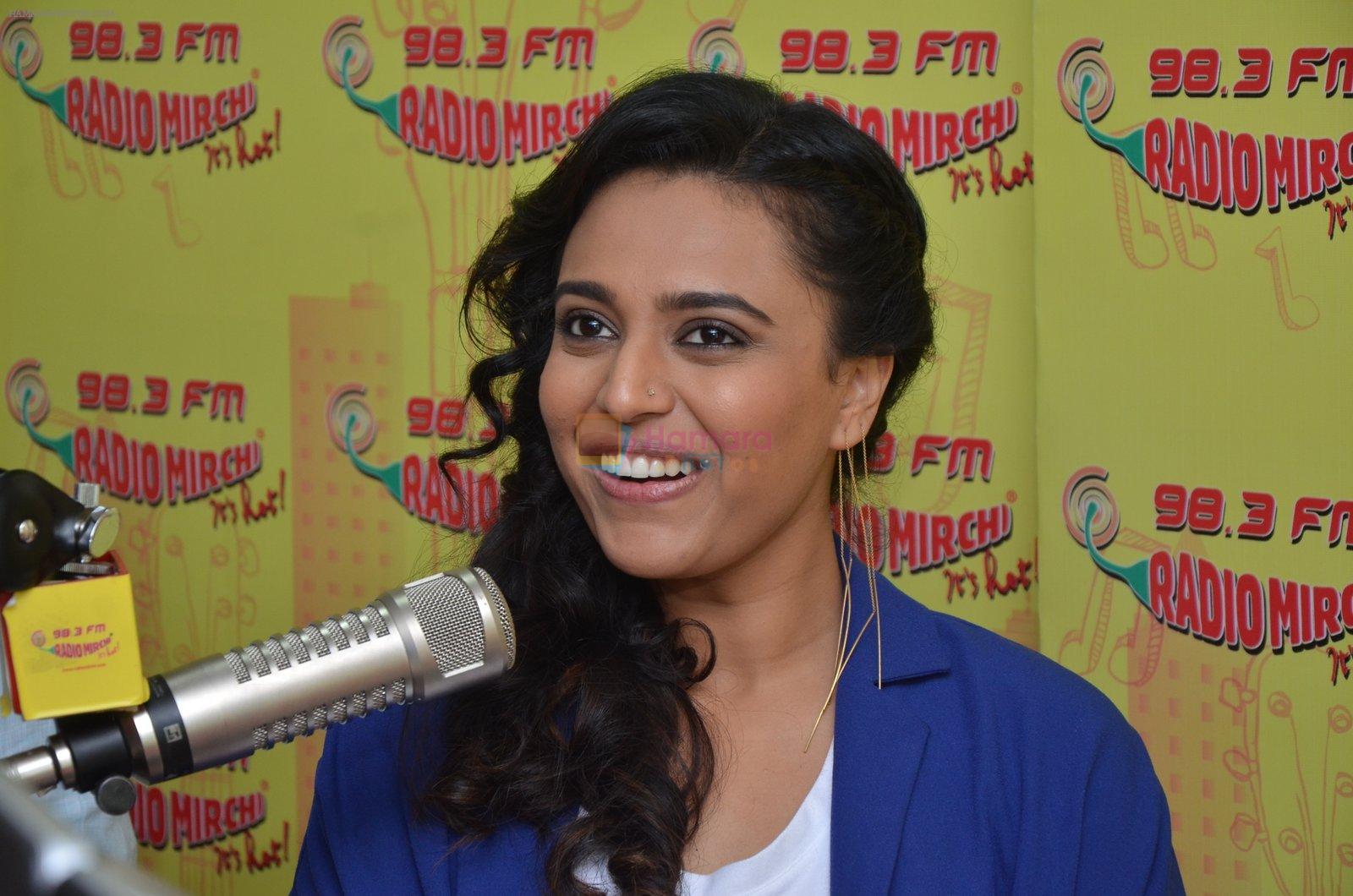 Swara Bhaskar at radio mirchi on 24th Oct 2016